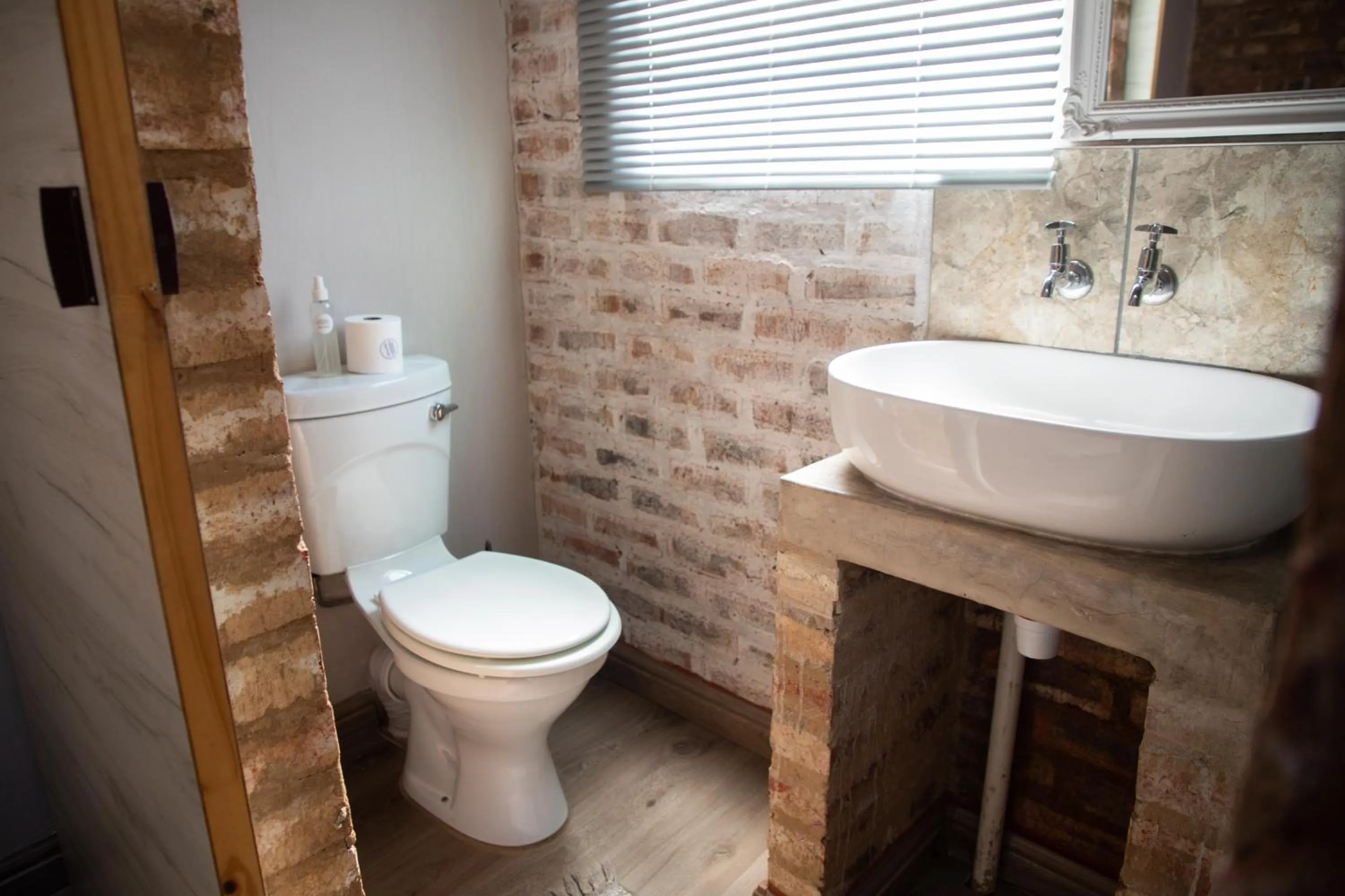 Bathroom in Opstal Guestfarm