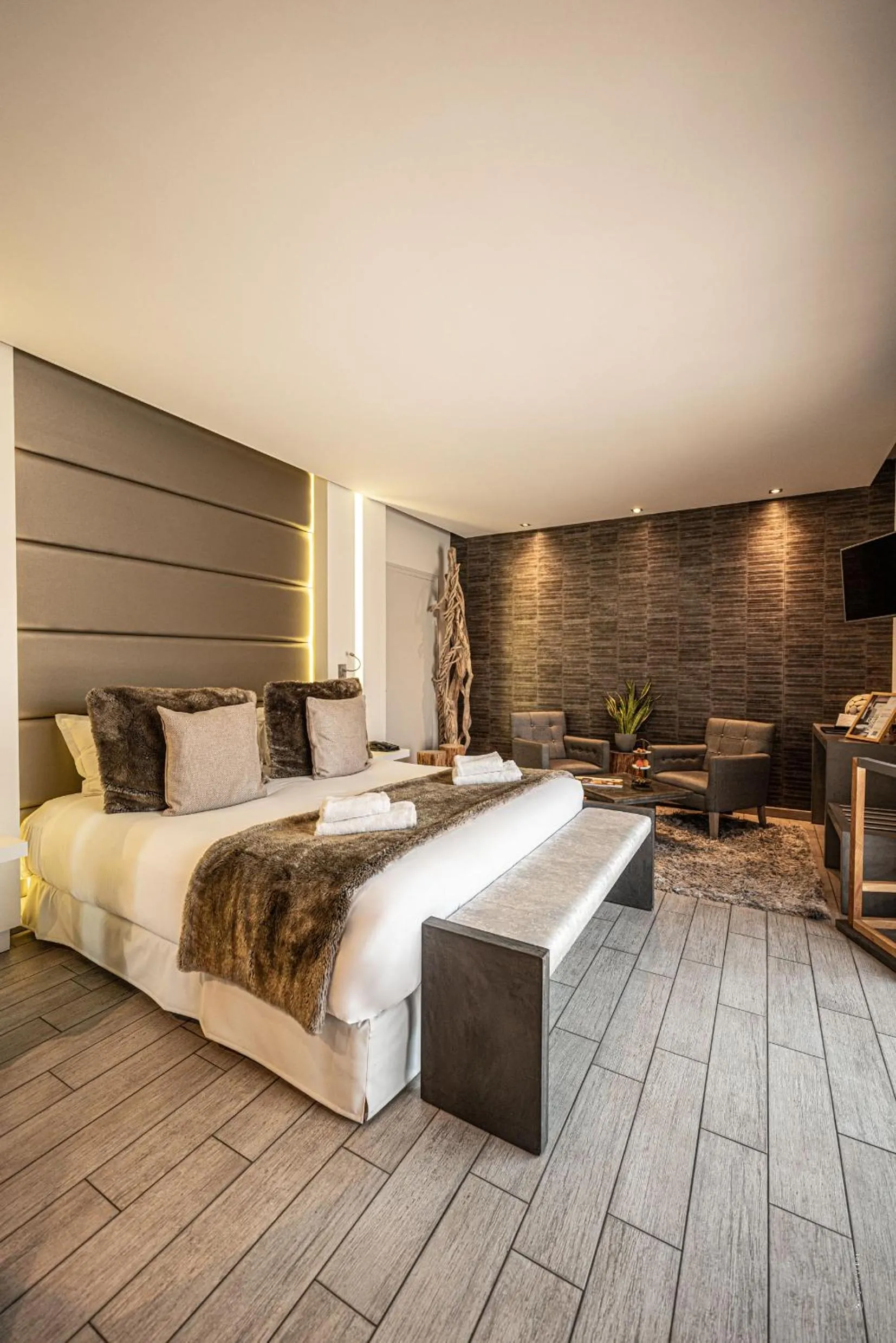 Bed in Hôtel Le Parc - La Table de Franck Putelat