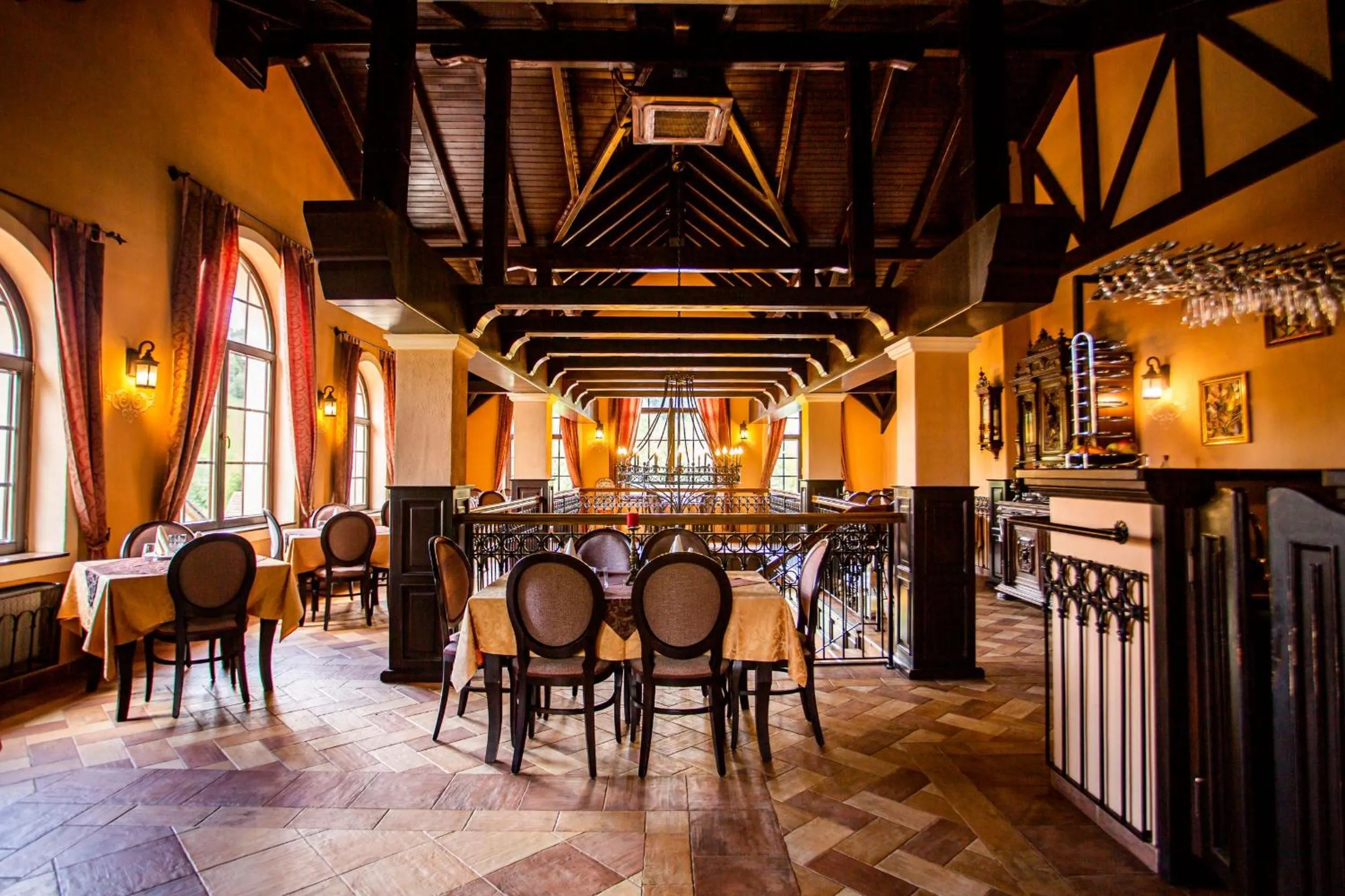 Restaurant/places to eat in Hotel Turnul