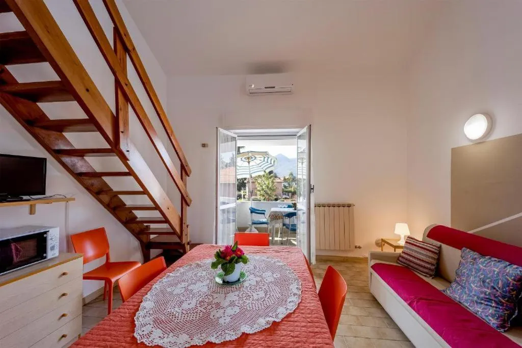 Loano Apartment Pool & Garden