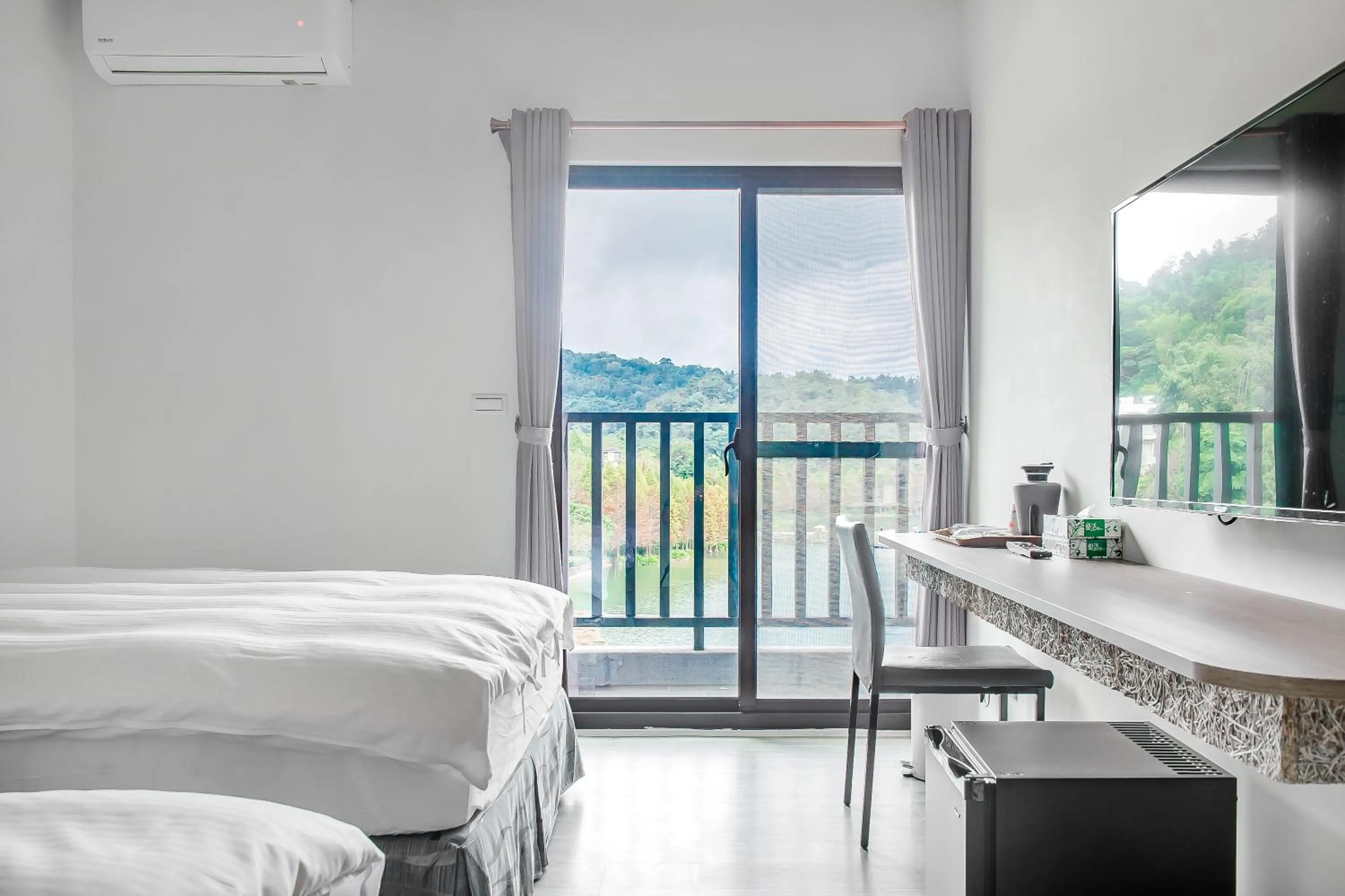 Bed in Sun Moon Lake I Love You