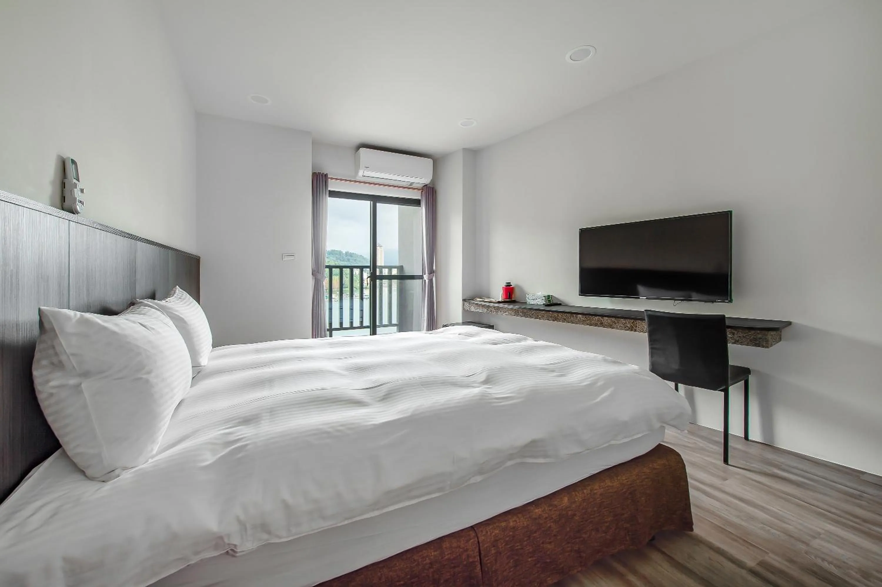 Bed in Sun Moon Lake I Love You