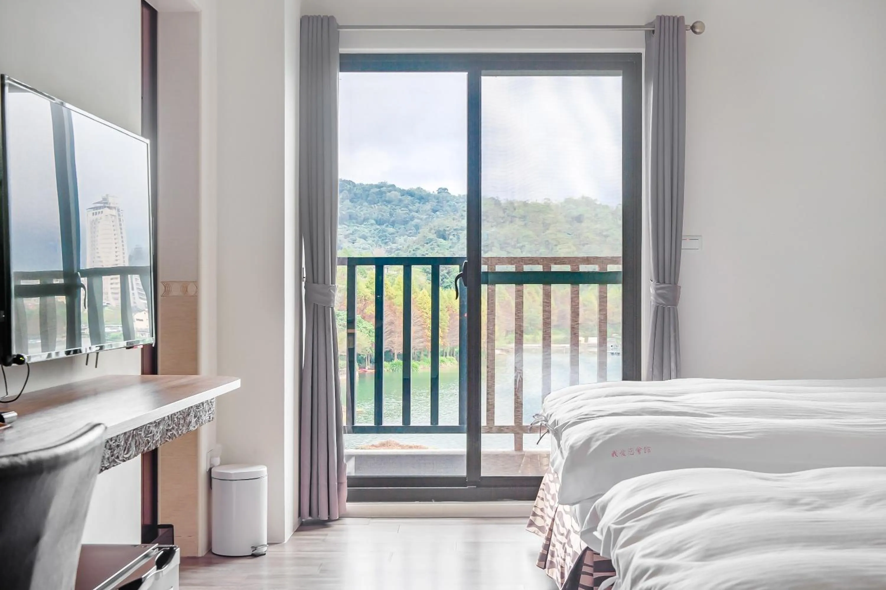 Bed in Sun Moon Lake I Love You