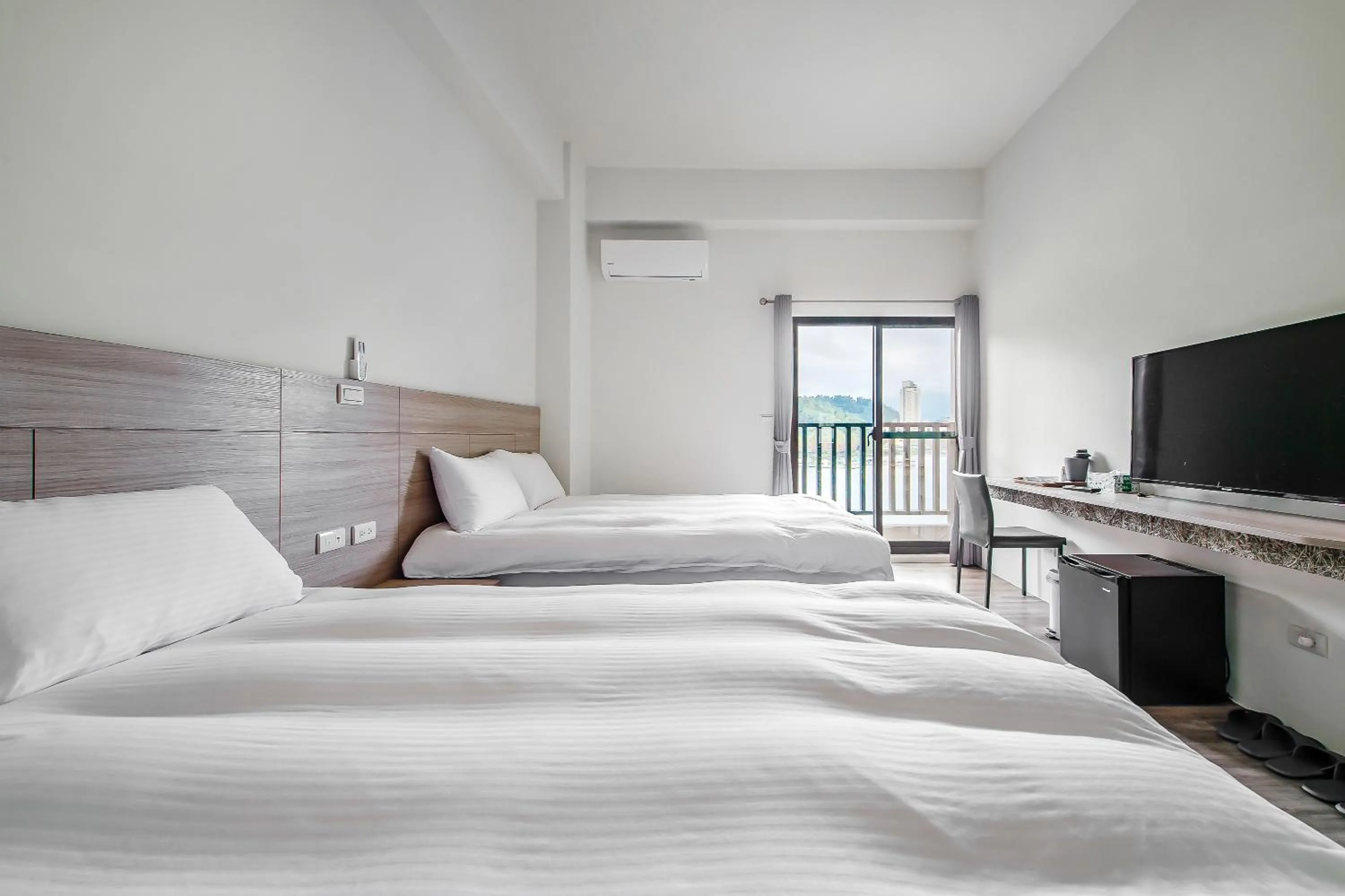 Communal lounge/ TV room, Bed in Sun Moon Lake I Love You