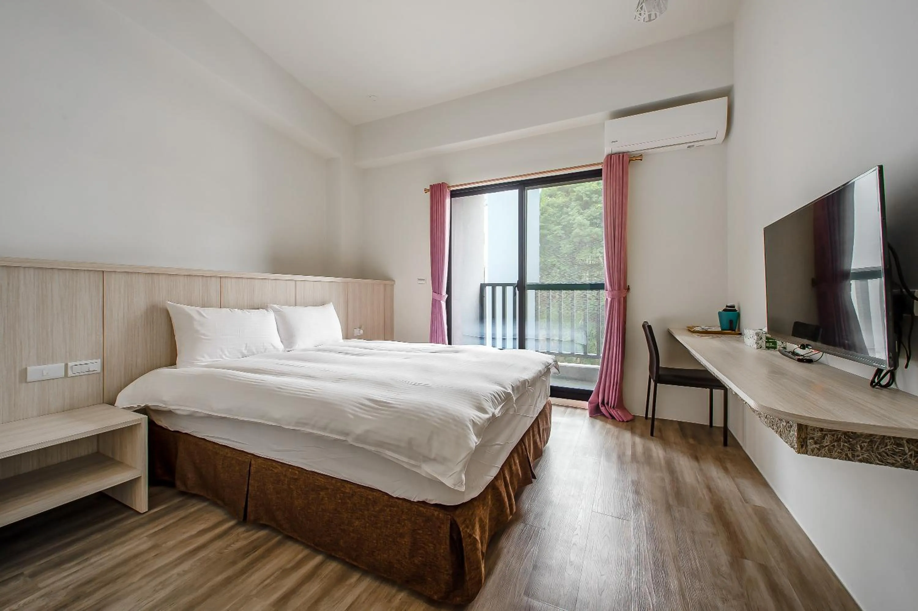 Bed in Sun Moon Lake I Love You