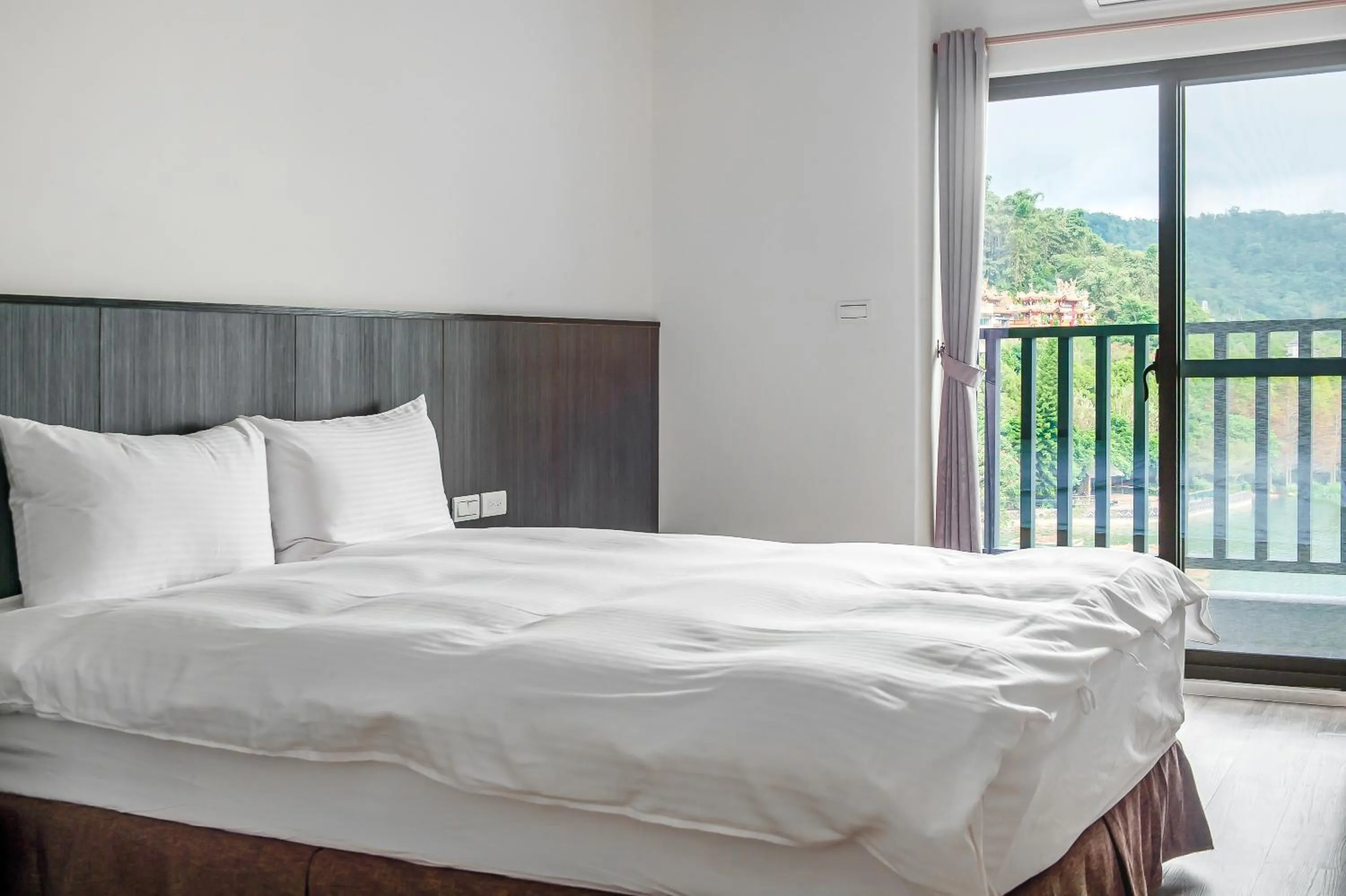 Bed in Sun Moon Lake I Love You