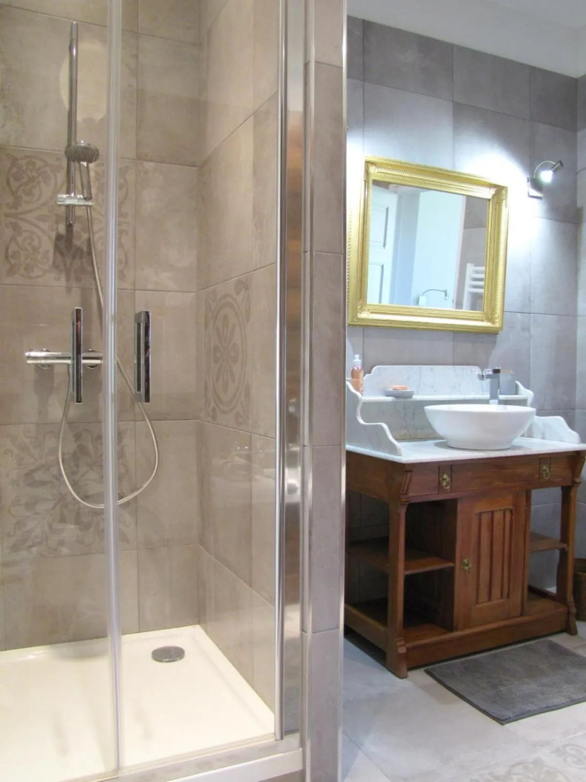 Shower in Le Clos des Roseaux