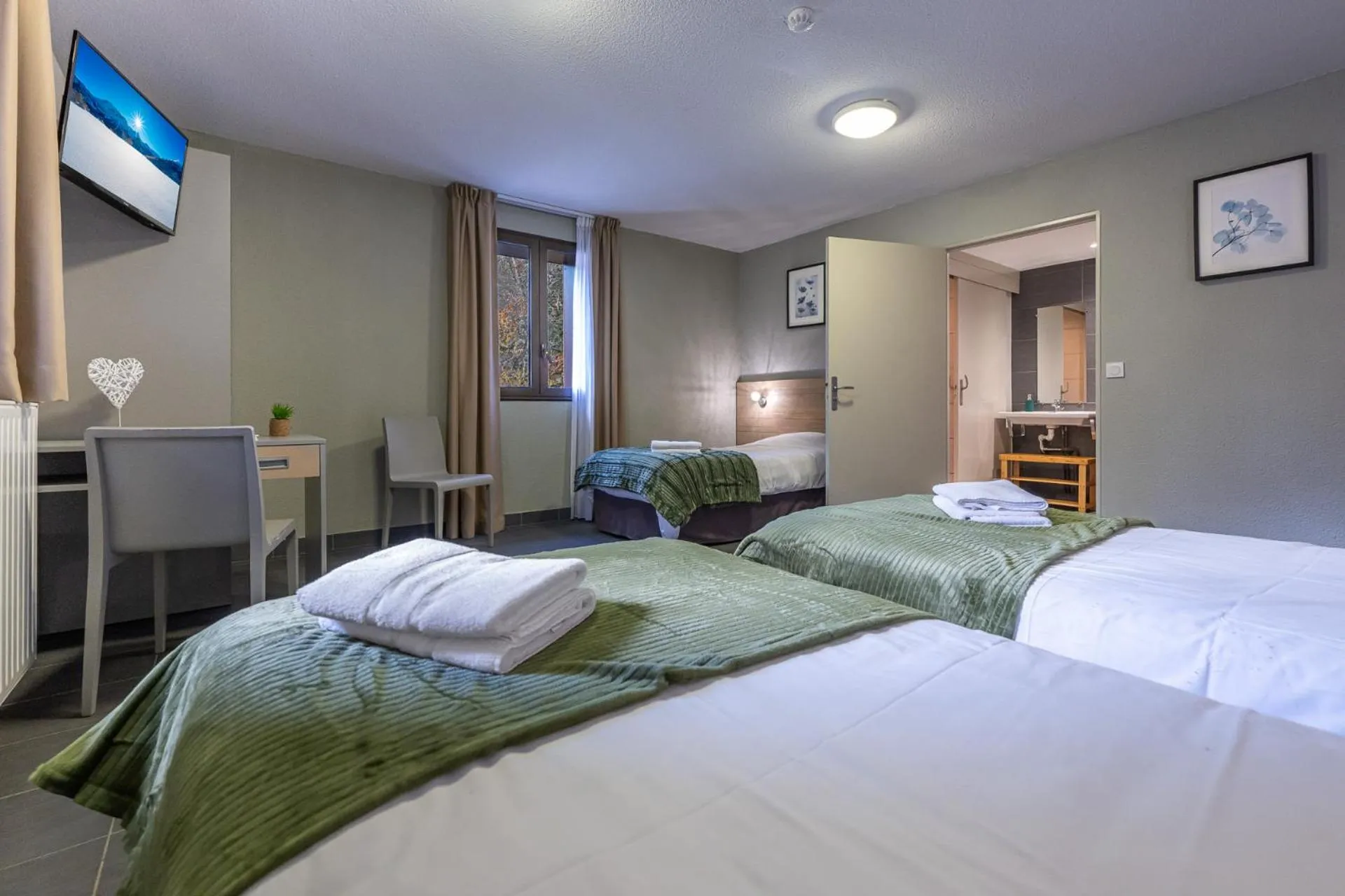 Bedroom, Bed in Auberge de la Gravière