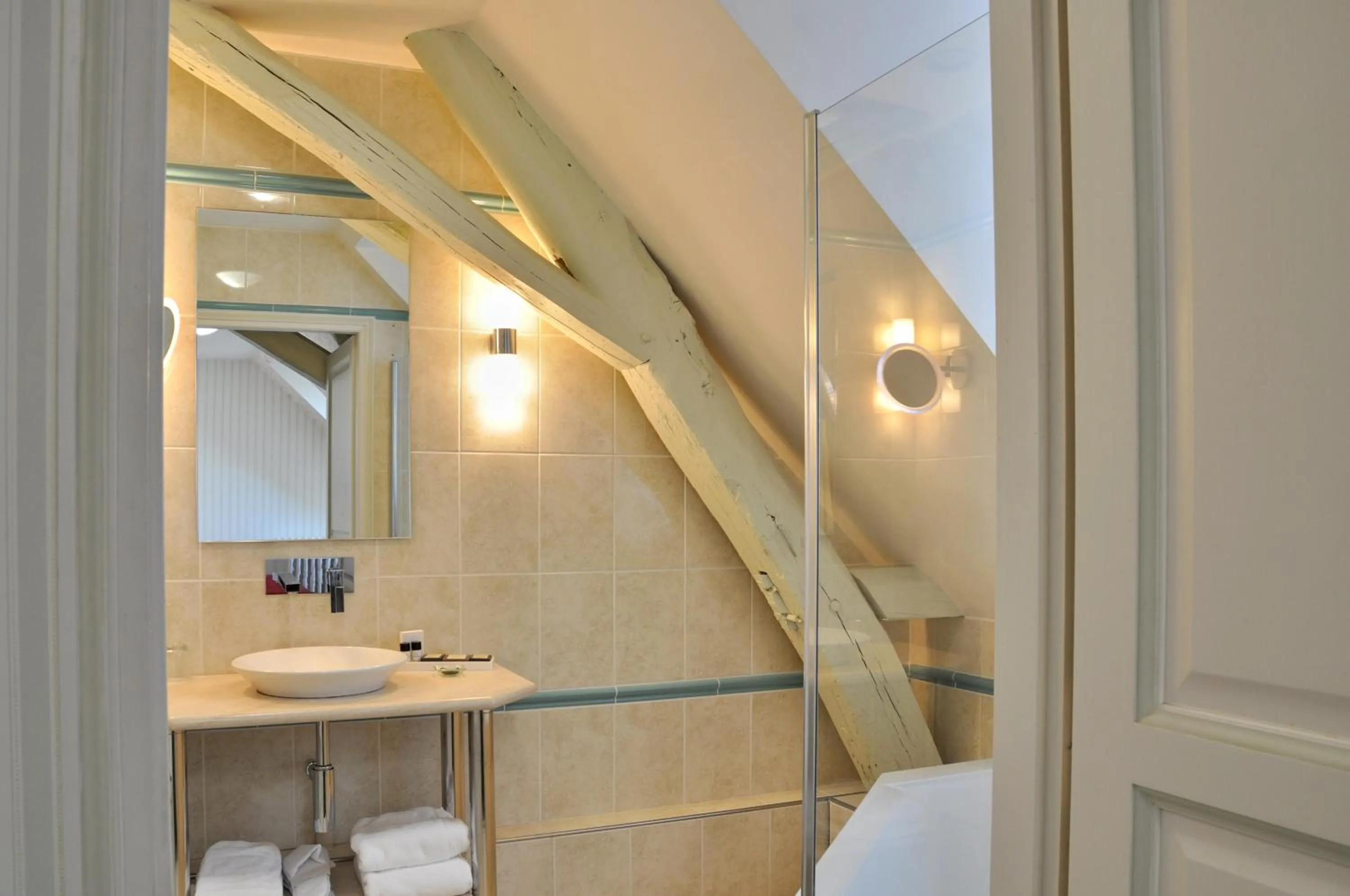 Bathroom in Le Clos De Bourgogne