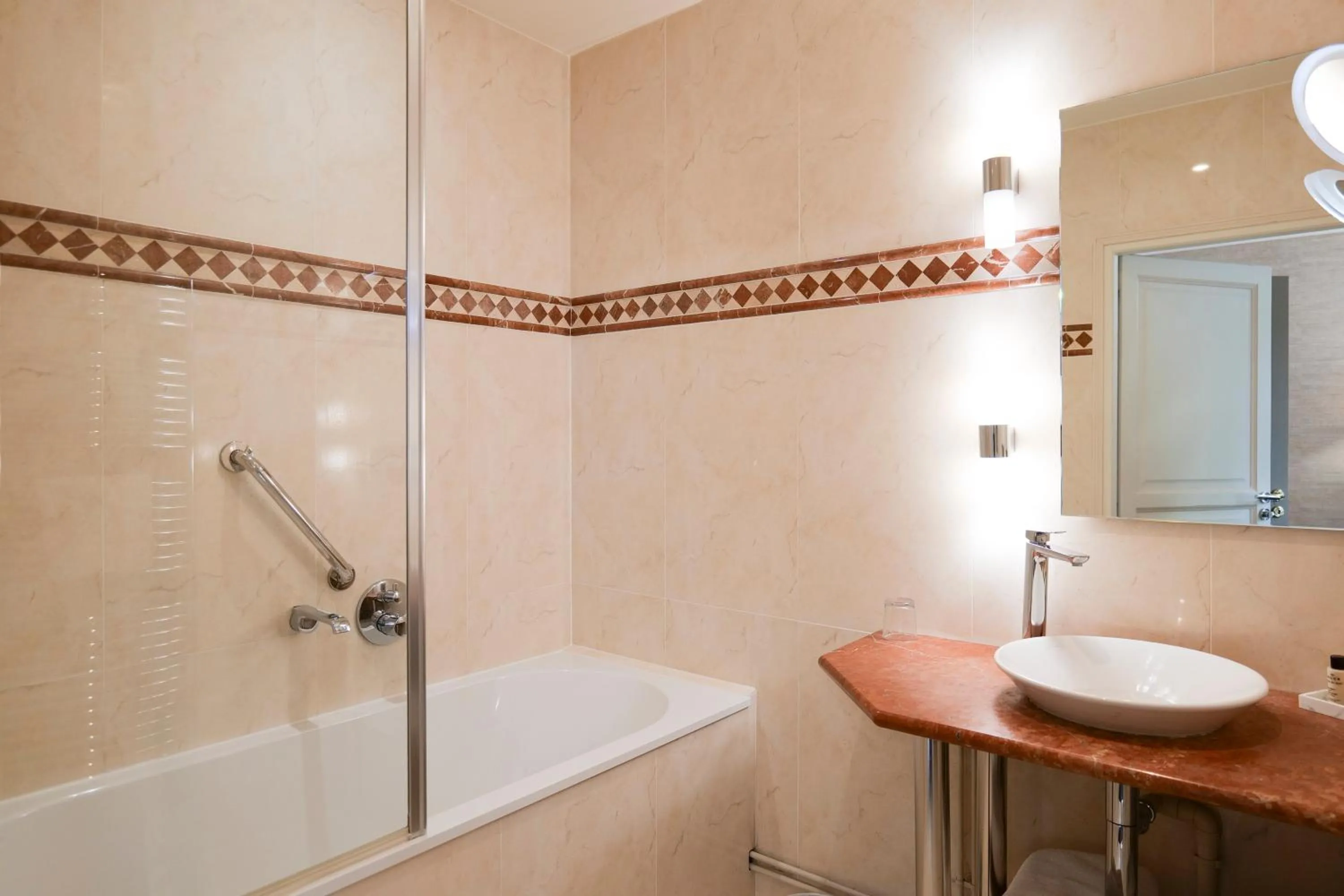 Property building in Le Clos De Bourgogne