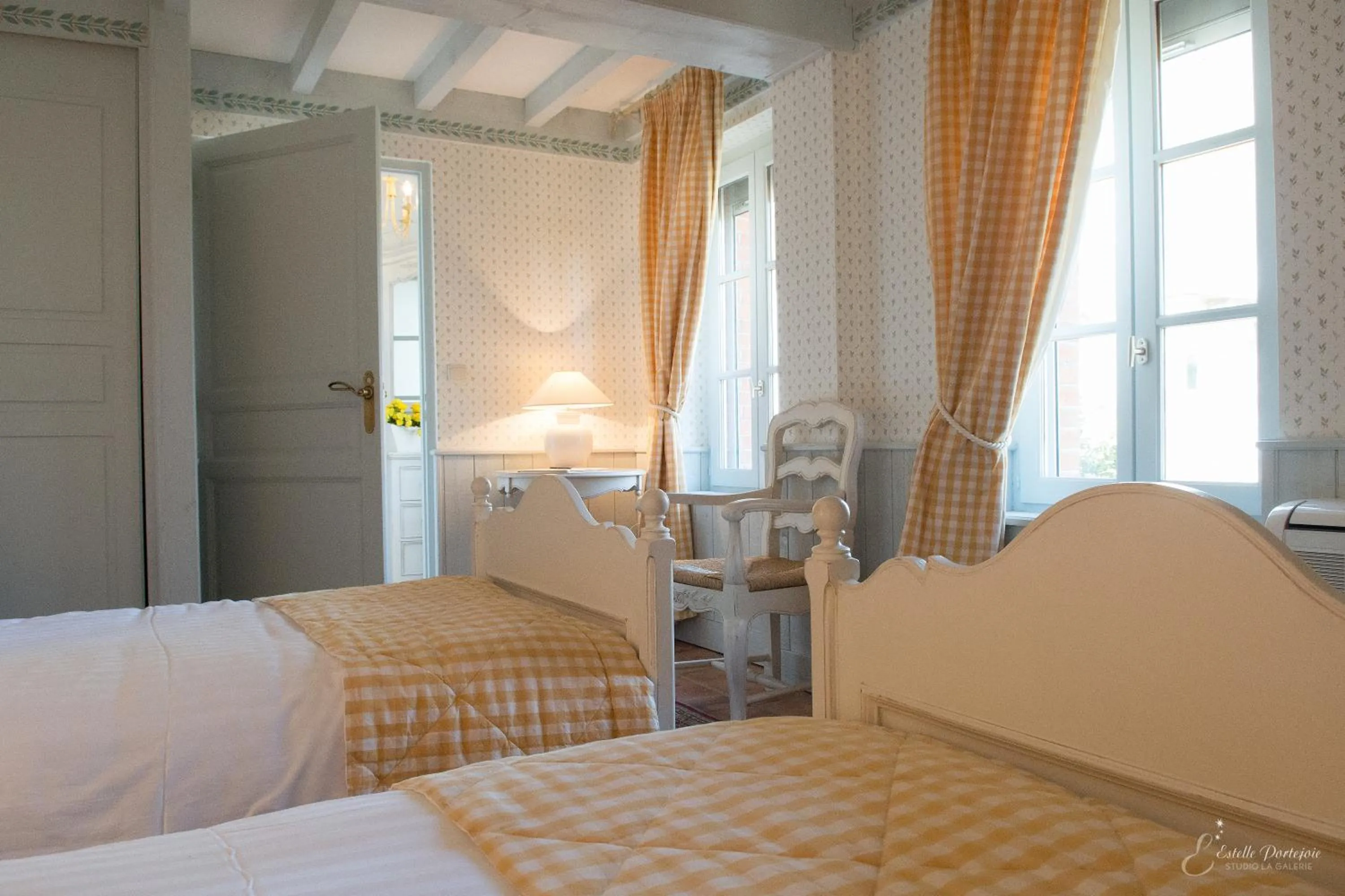 Bedroom, Bed in Le Clos De Bourgogne