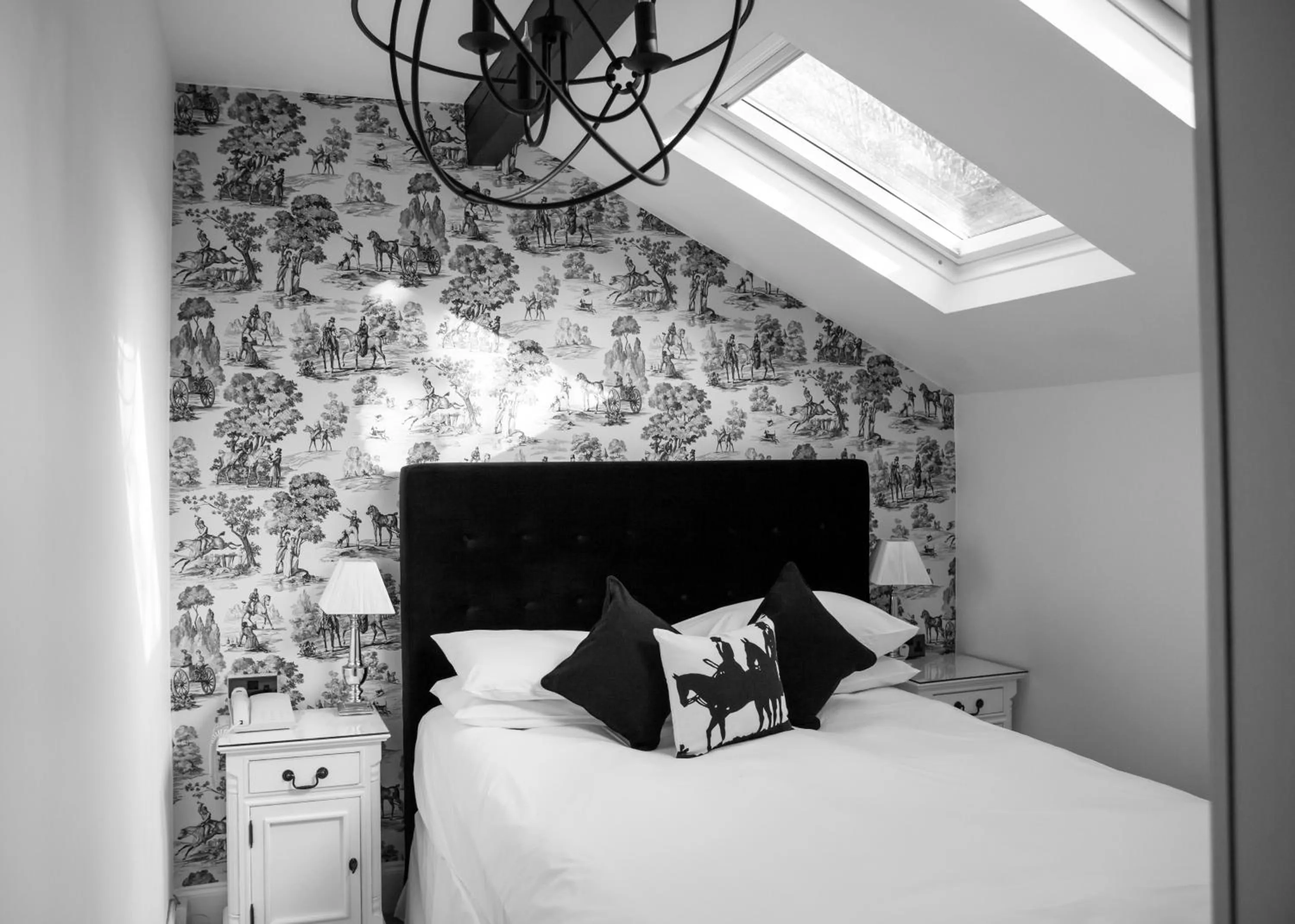 Bedroom, Bed in Limestone Hotel