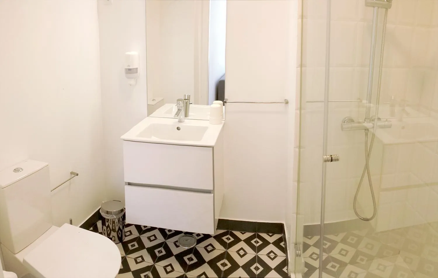 Shower in Villa Graça -Hostels and Apartments