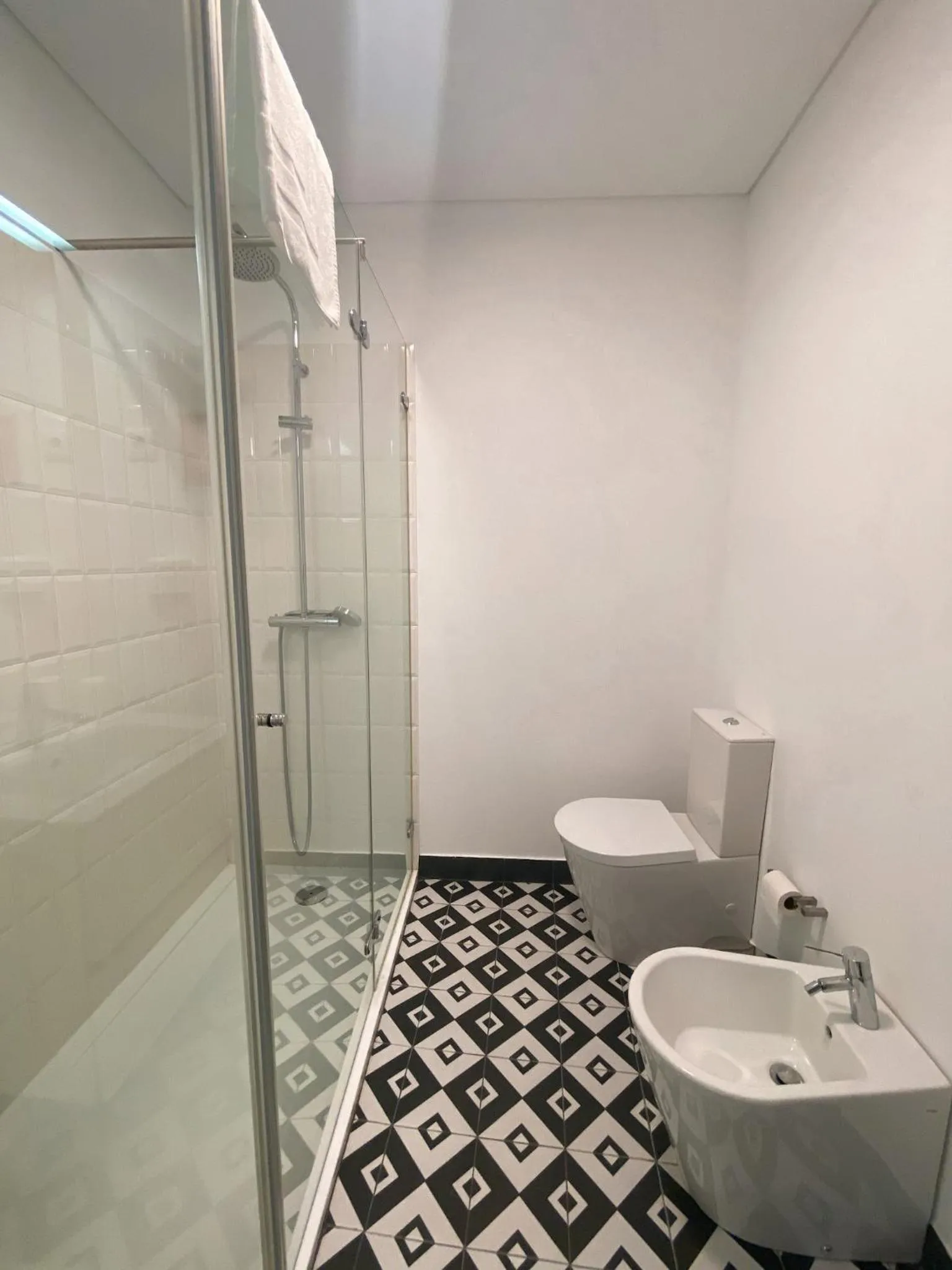 Toilet in Villa Graça -Hostels and Apartments