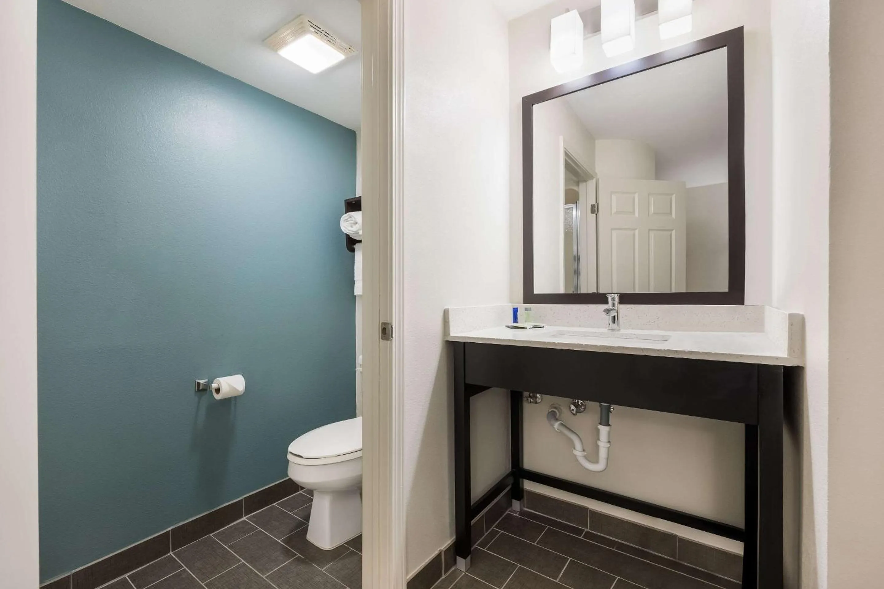 Bedroom in Sleep Inn & Suites Cullman I-65 exit 310