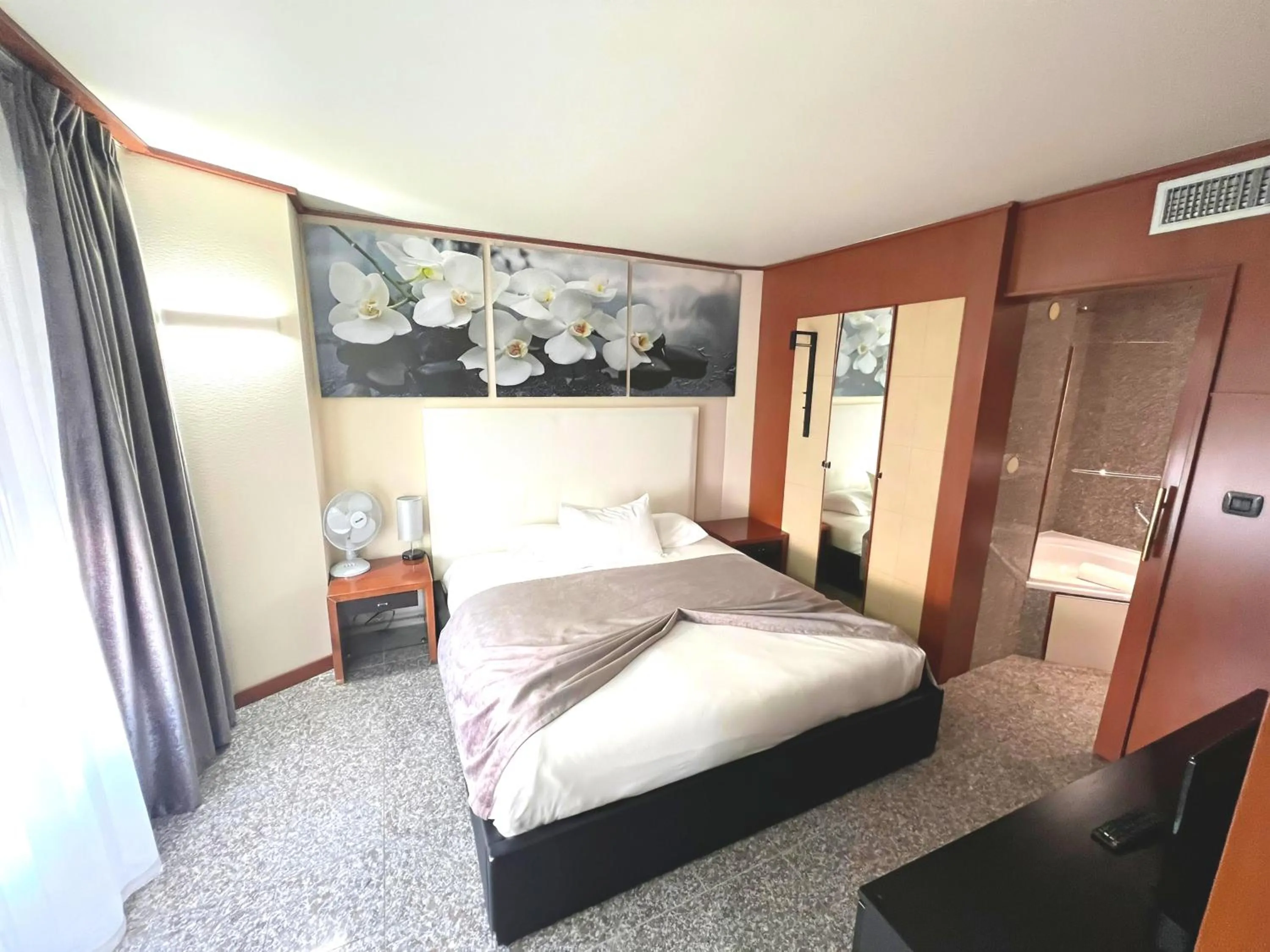 Photo of the whole room, Bed in Goldstar Apartments & Suites