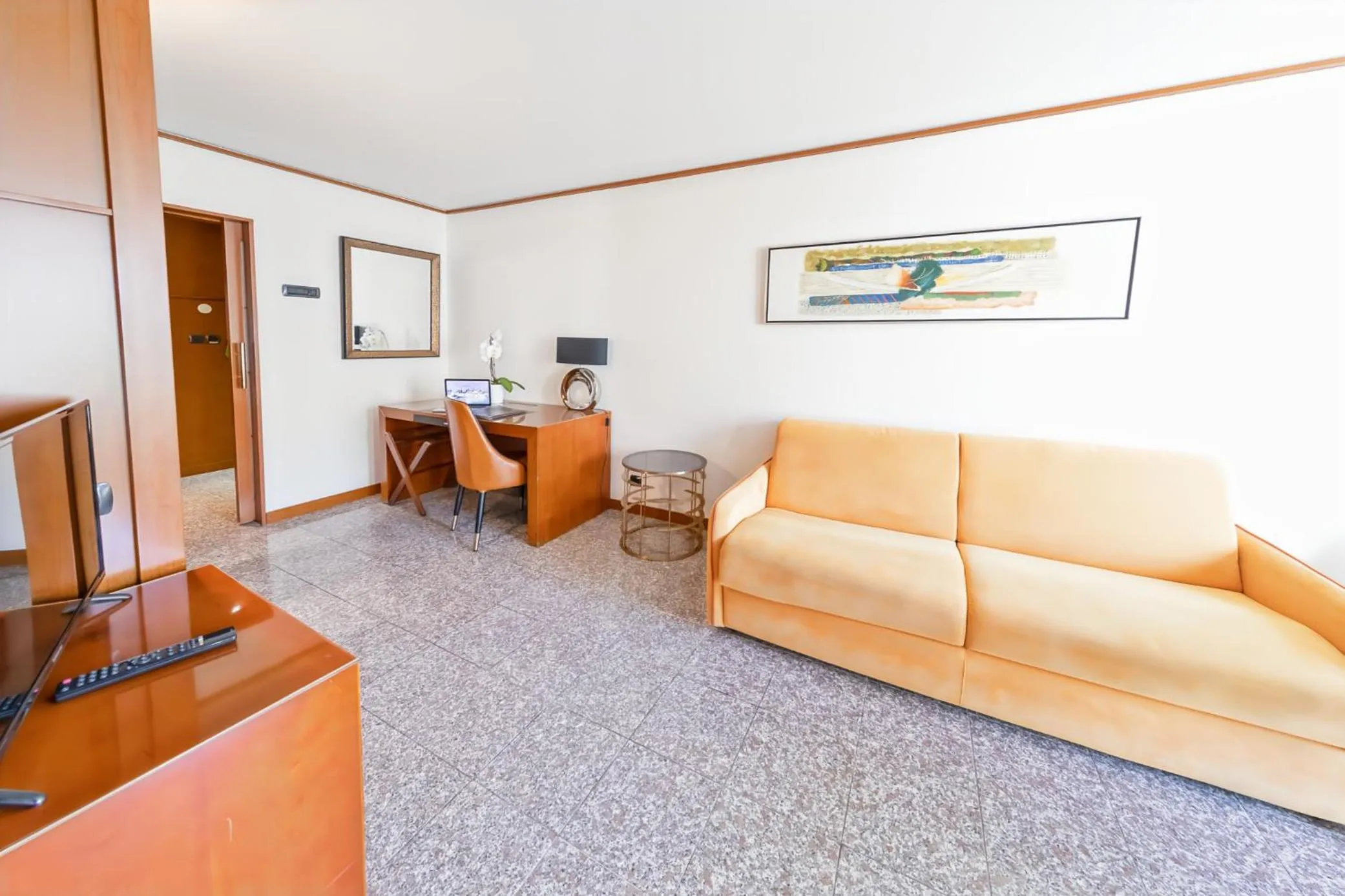 TV and multimedia in Goldstar Apartments & Suites