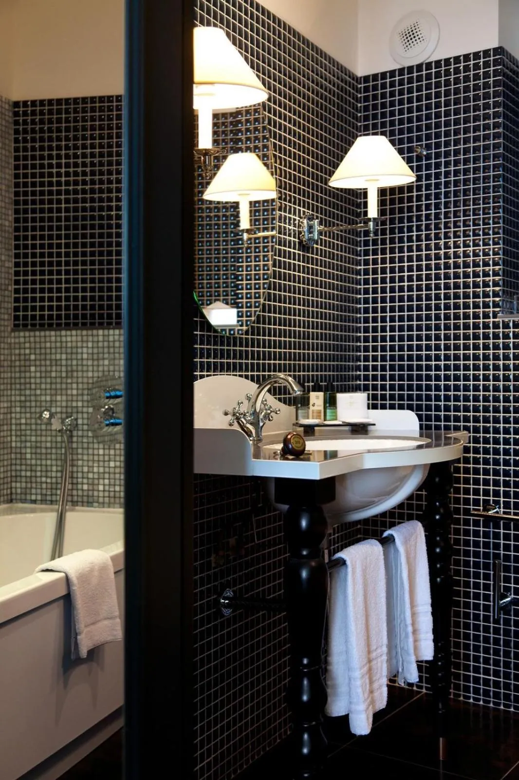 Bathroom in Hotel Fontaines du Luxembourg
