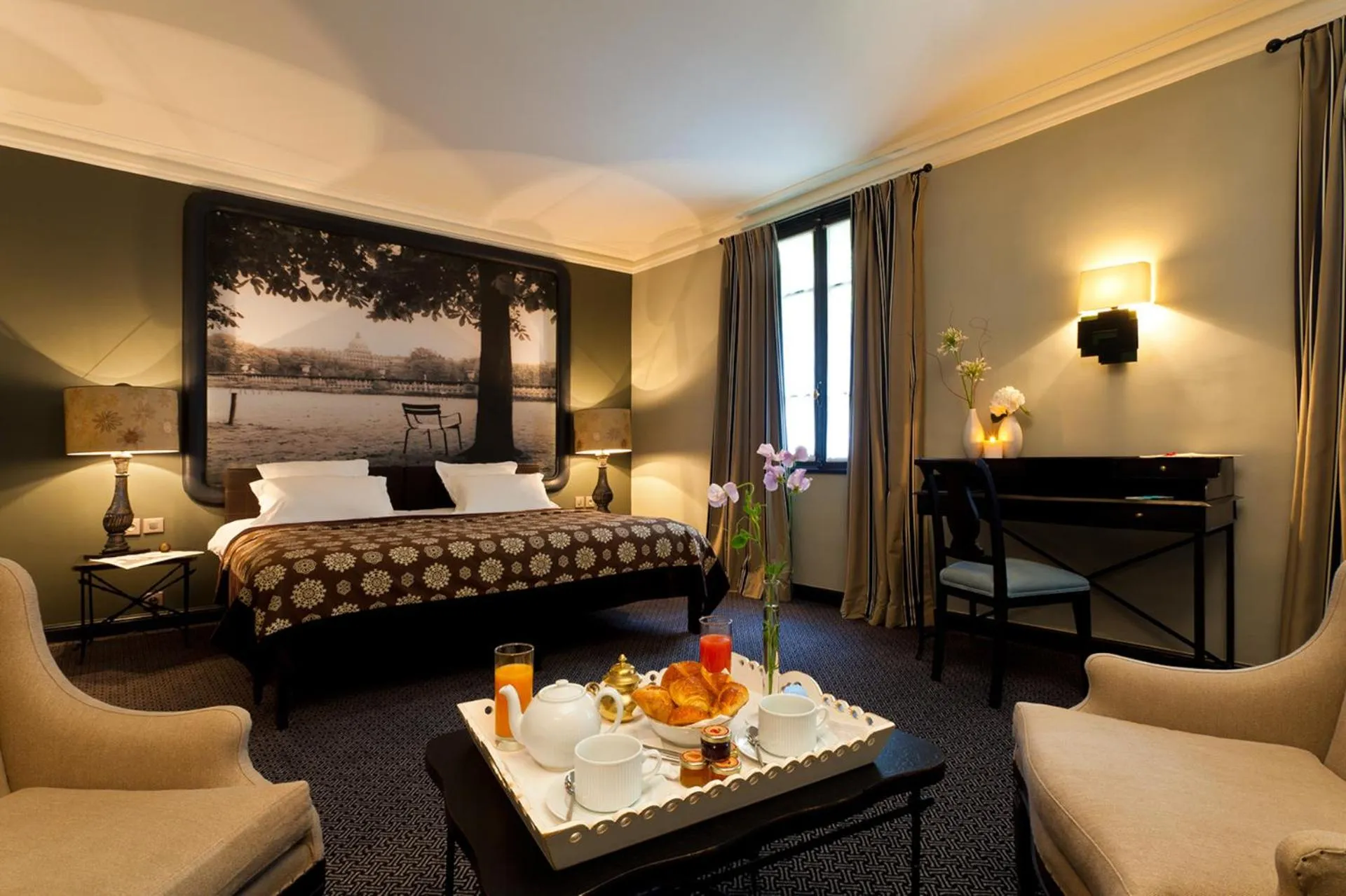Food and drinks, Bed in Hotel Fontaines du Luxembourg