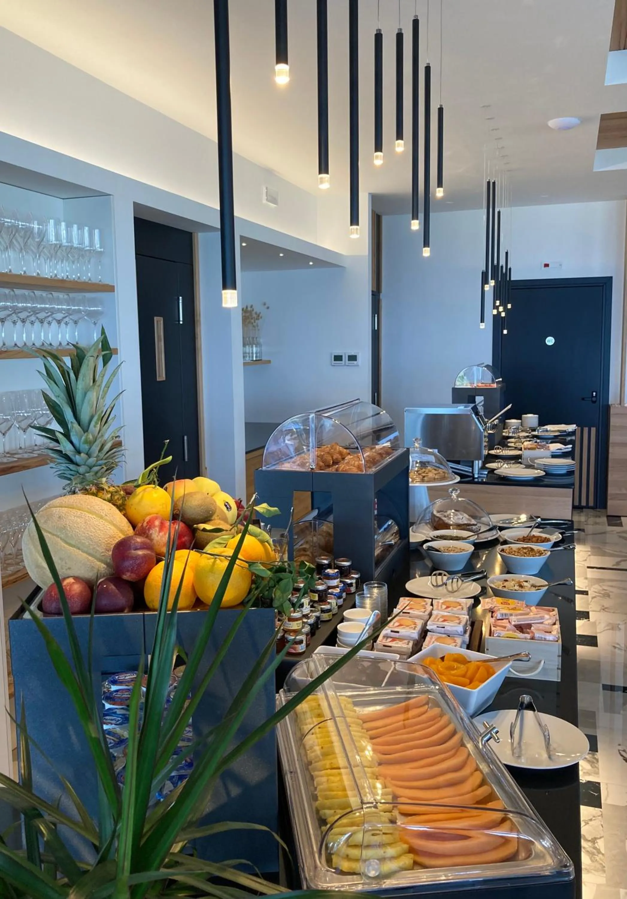 Restaurant/places to eat in Midenza Seaside & Nature Retreat