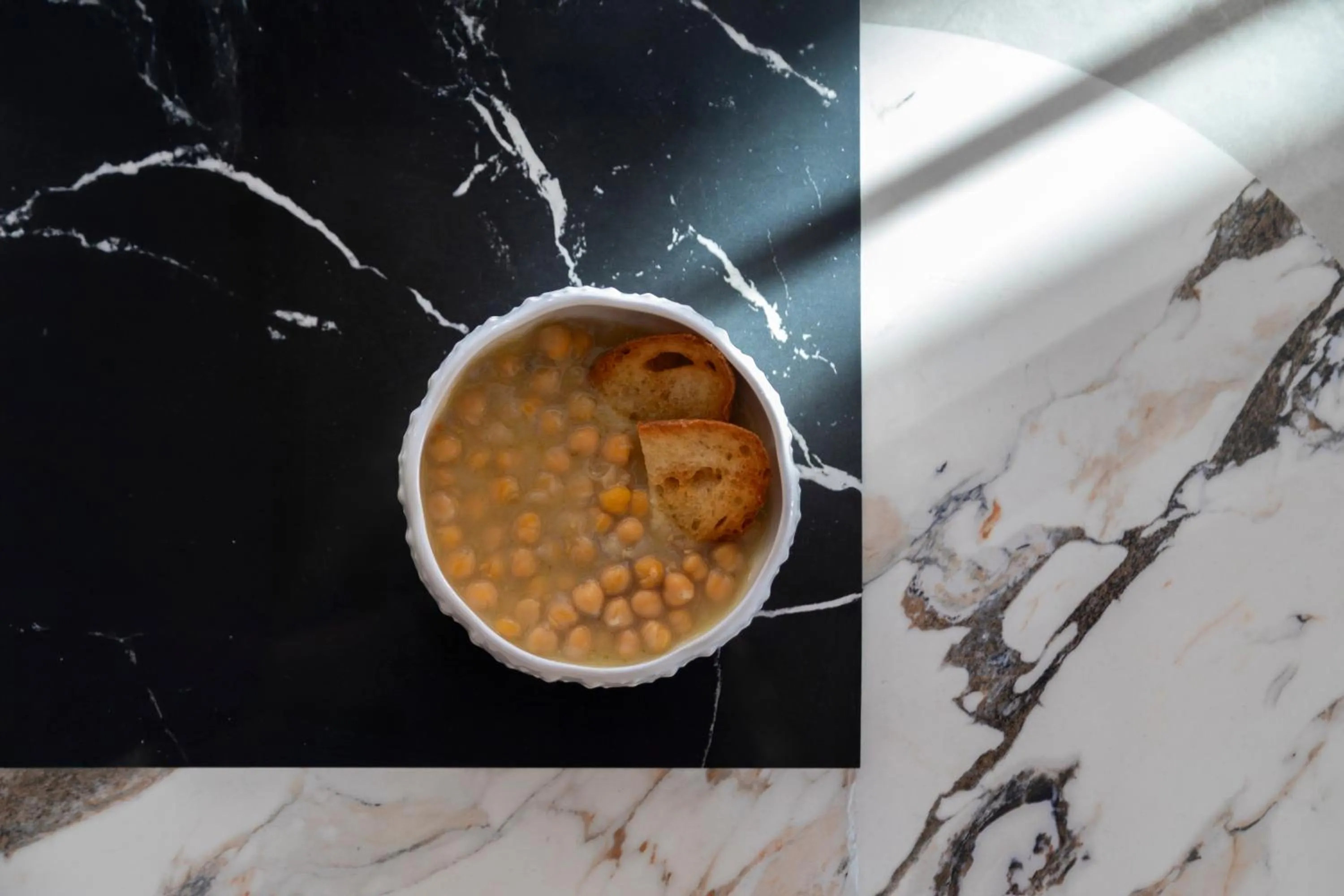 Restaurant/places to eat in Midenza Seaside & Nature Retreat