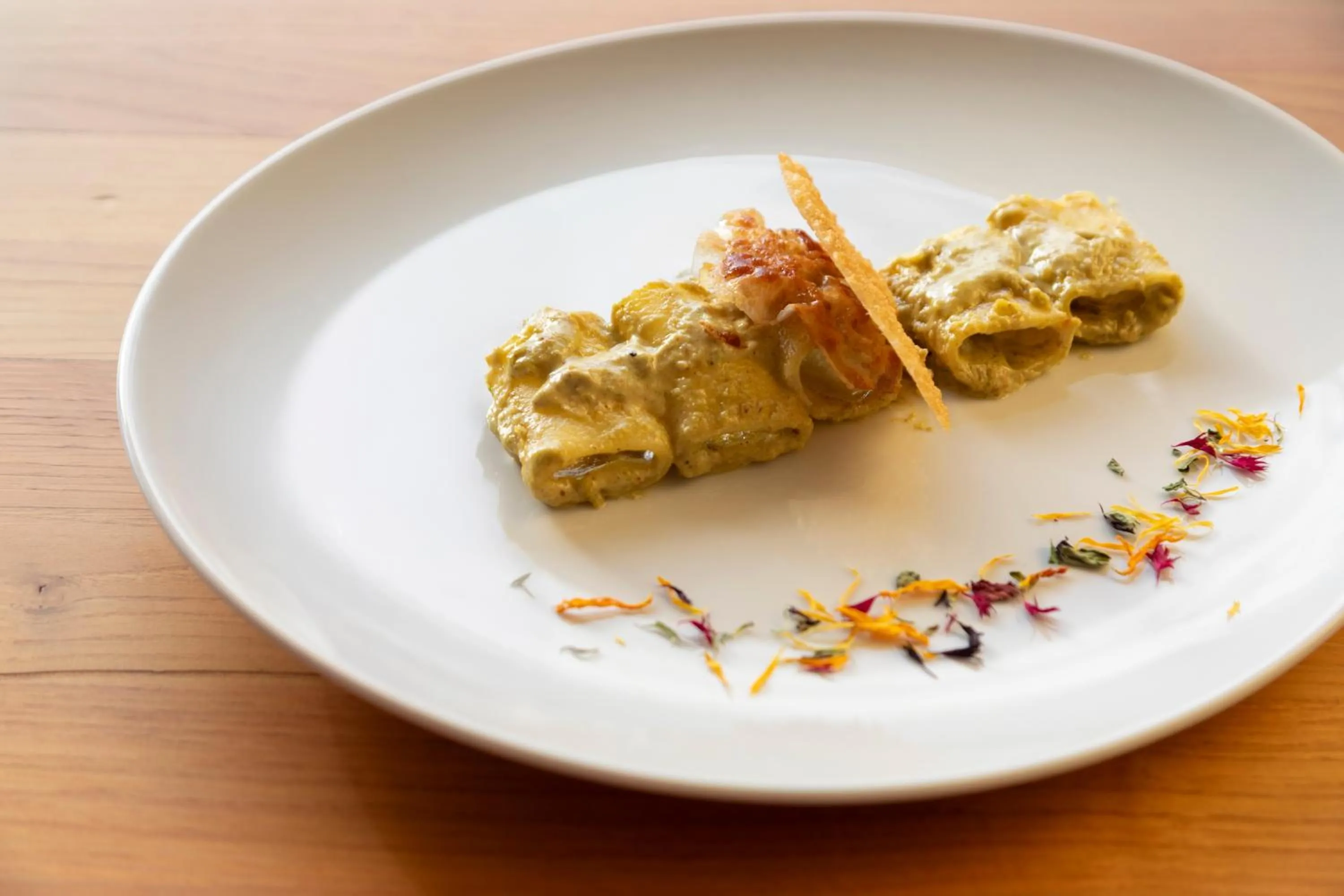 Restaurant/places to eat in Midenza Seaside & Nature Retreat