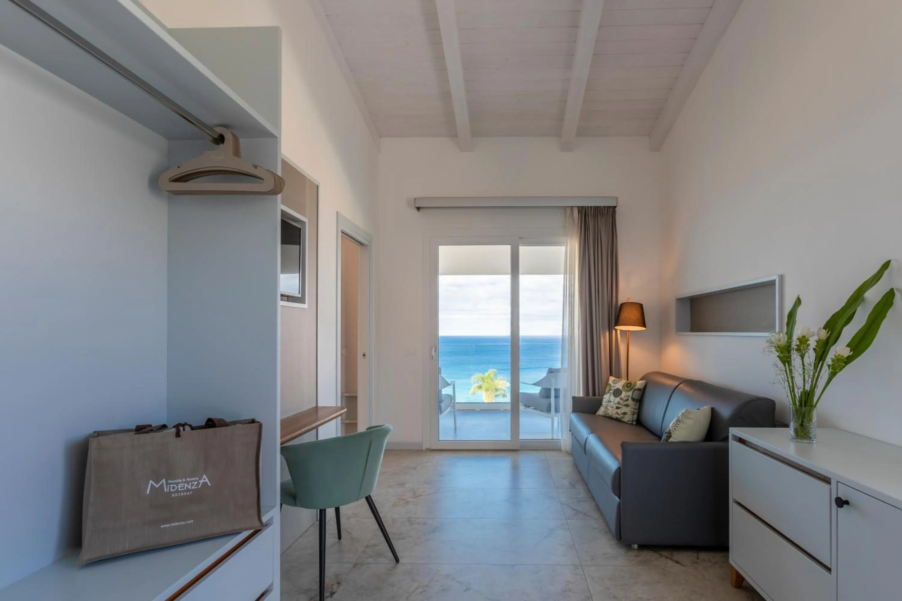 Living room in Midenza Seaside & Nature Retreat