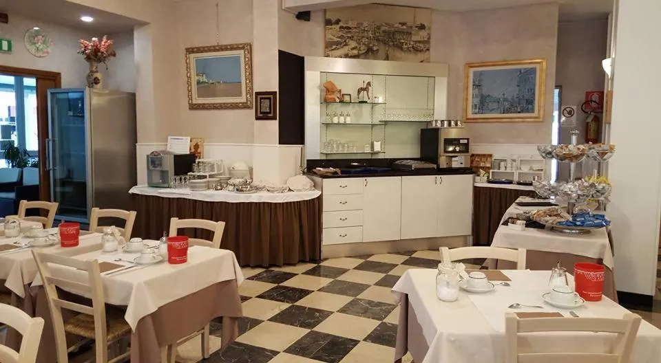 Restaurant/places to eat in Hotel Marietta