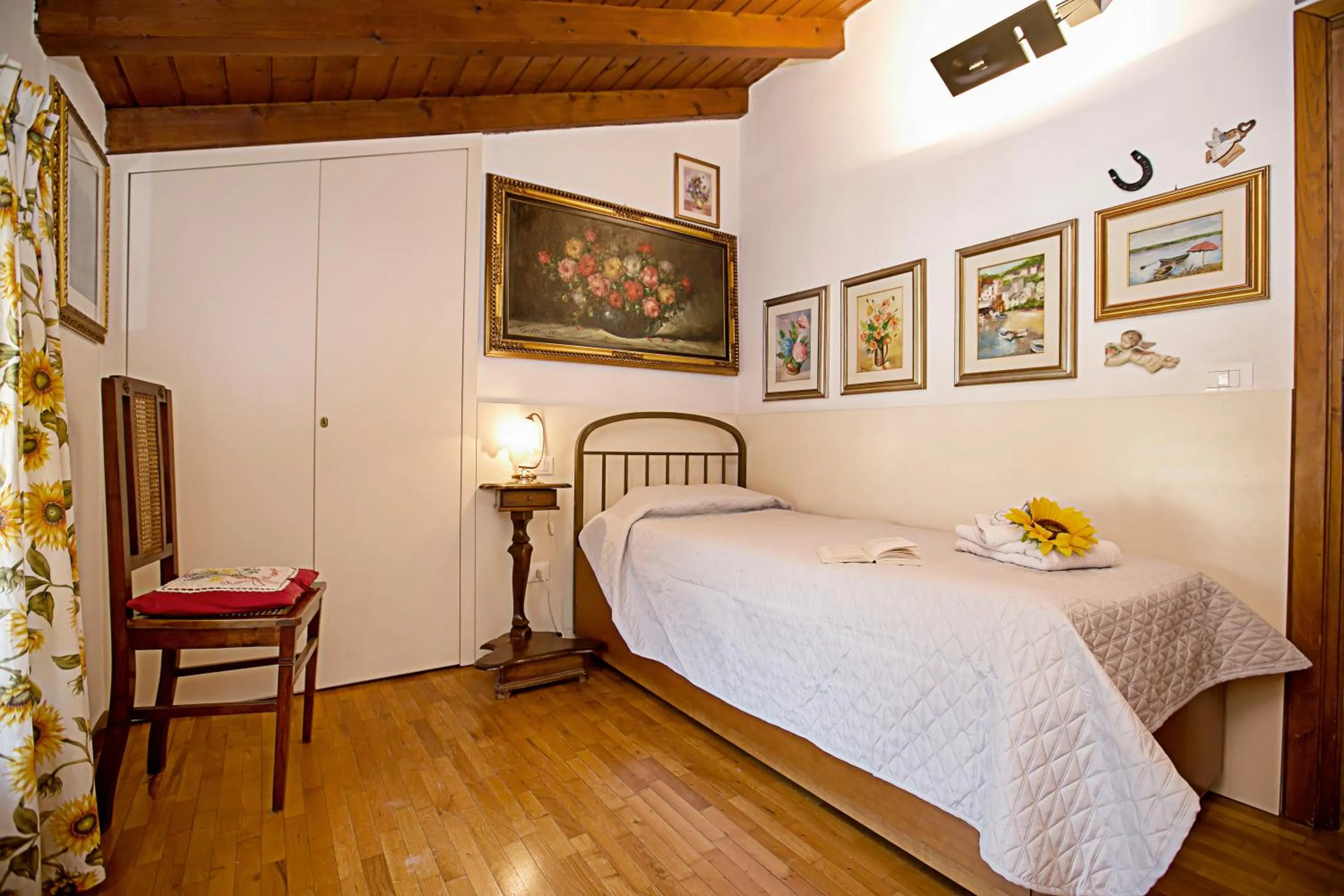 Bedroom, Bed in Residenza Rocca del Lago 2 - Happy Rentals