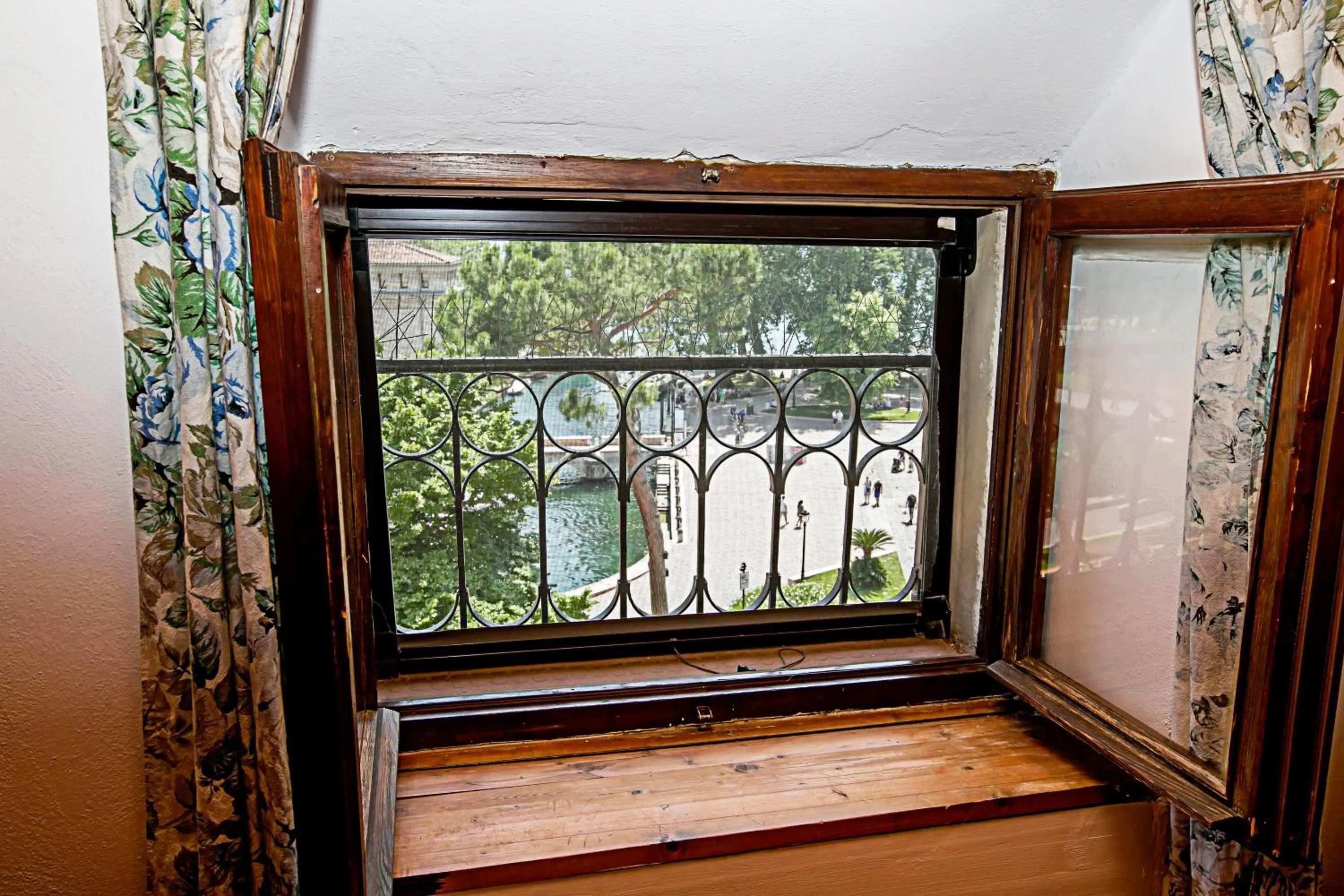 City view in Residenza Rocca del Lago 2 - Happy Rentals