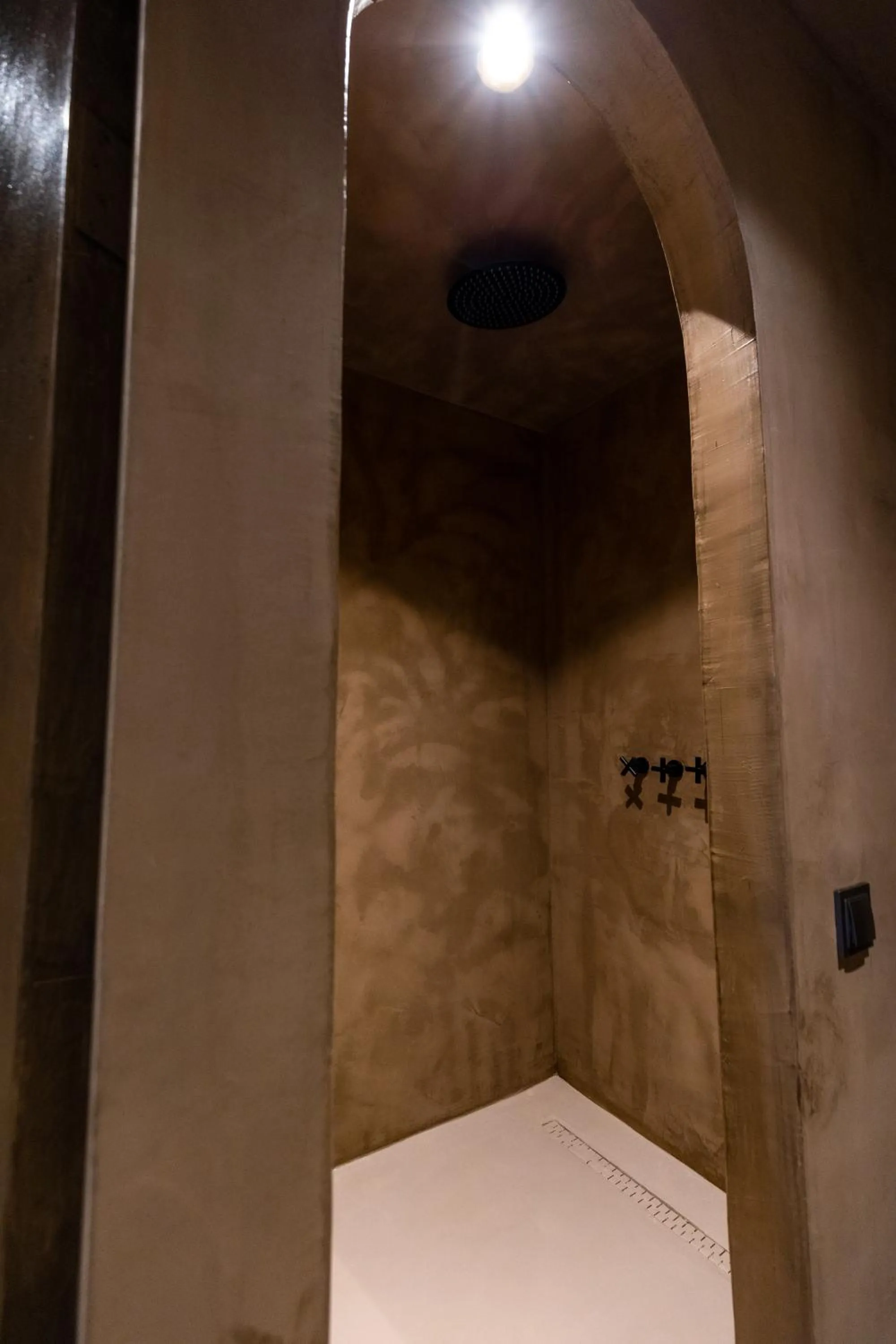 Shower in Life Gallery Hotel & Spa