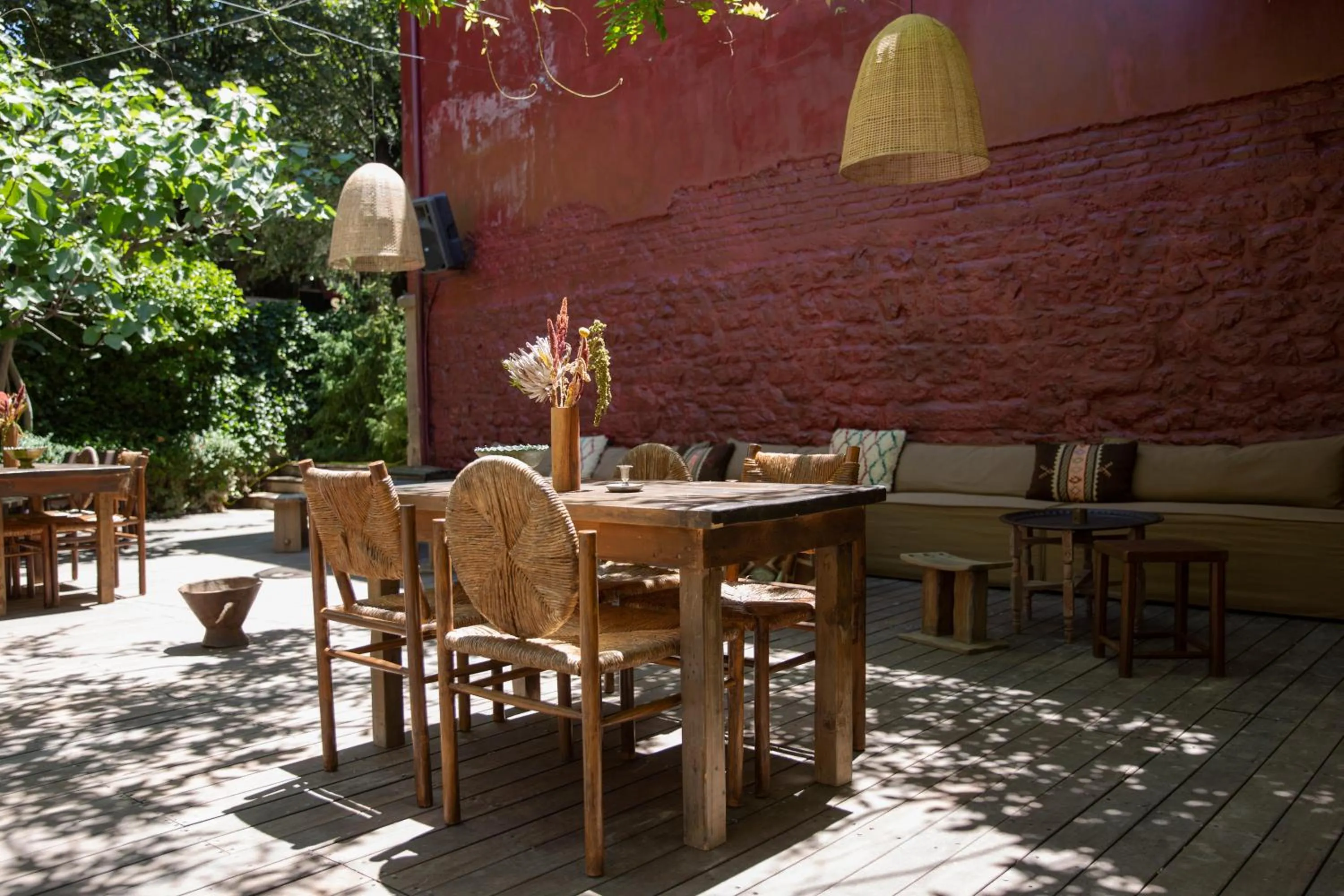 Restaurant/places to eat in Life Gallery Hotel & Spa