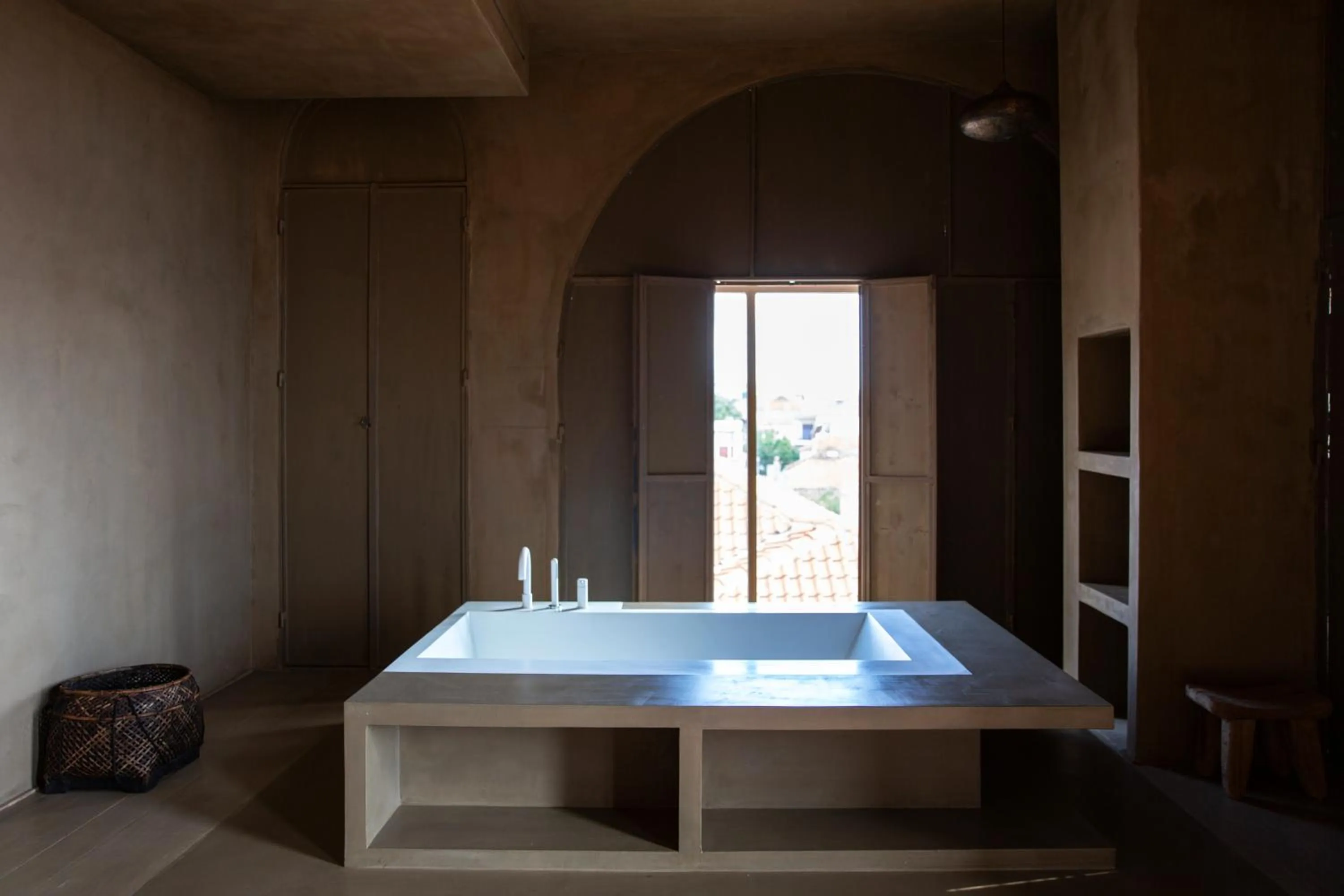 Hot Tub in Life Gallery Hotel & Spa