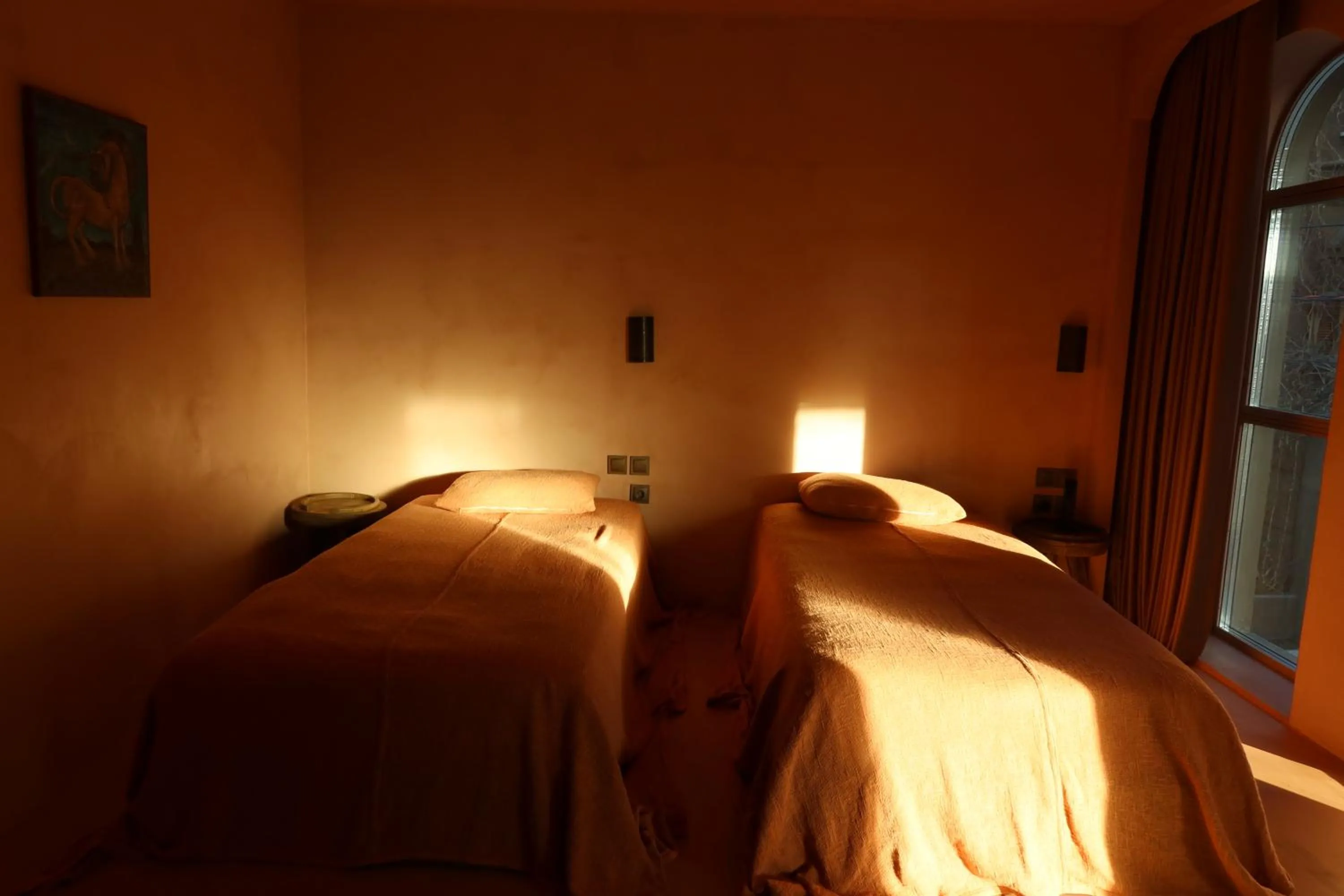 Bed in Life Gallery Hotel & Spa