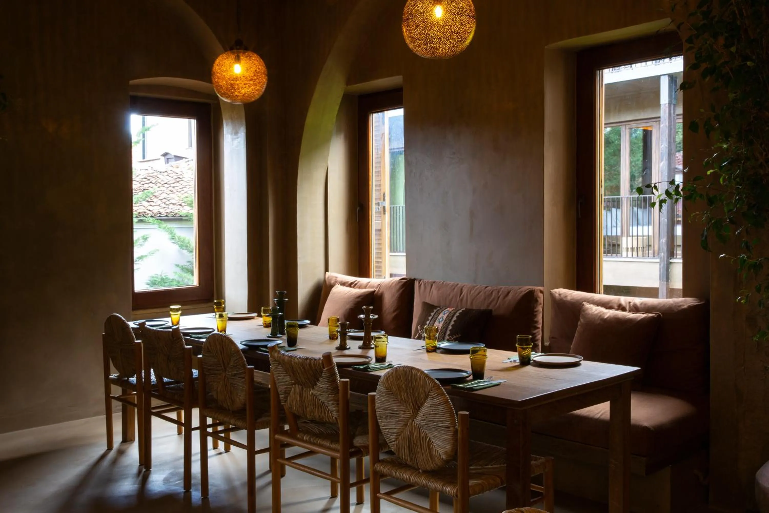 Restaurant/places to eat in Life Gallery Hotel & Spa