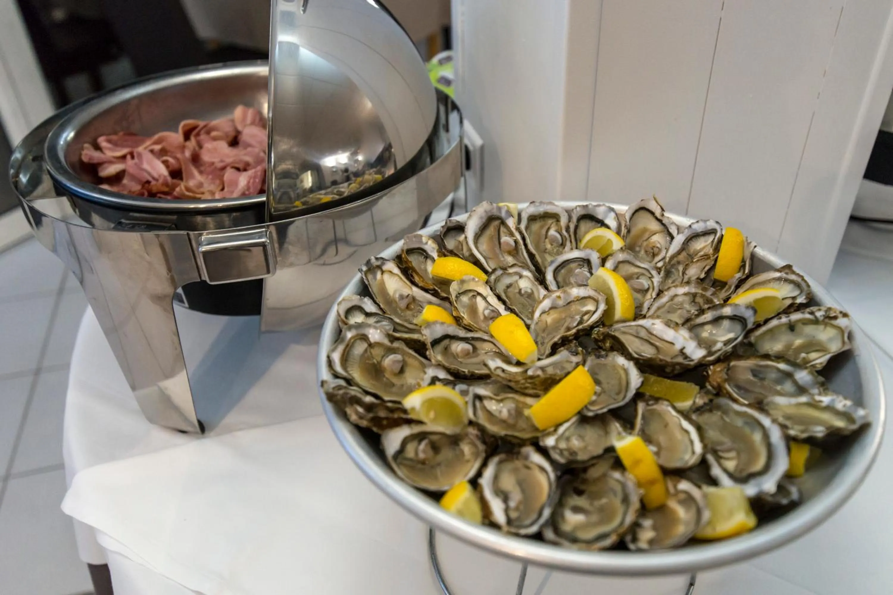 Buffet breakfast in Thalacap Île de Ré - Thalasso & Spa