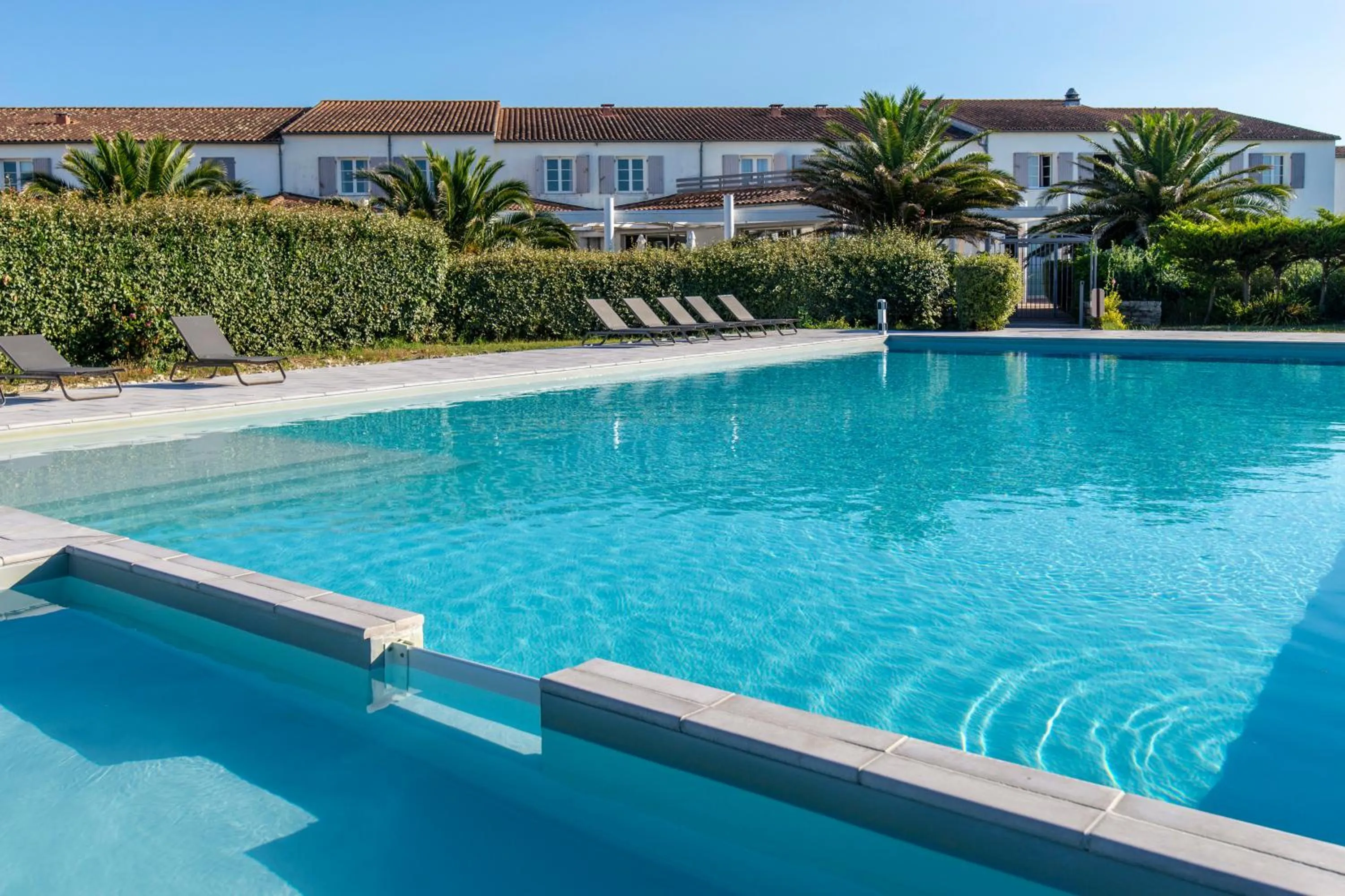 Swimming pool in Thalacap Île de Ré - Thalasso & Spa