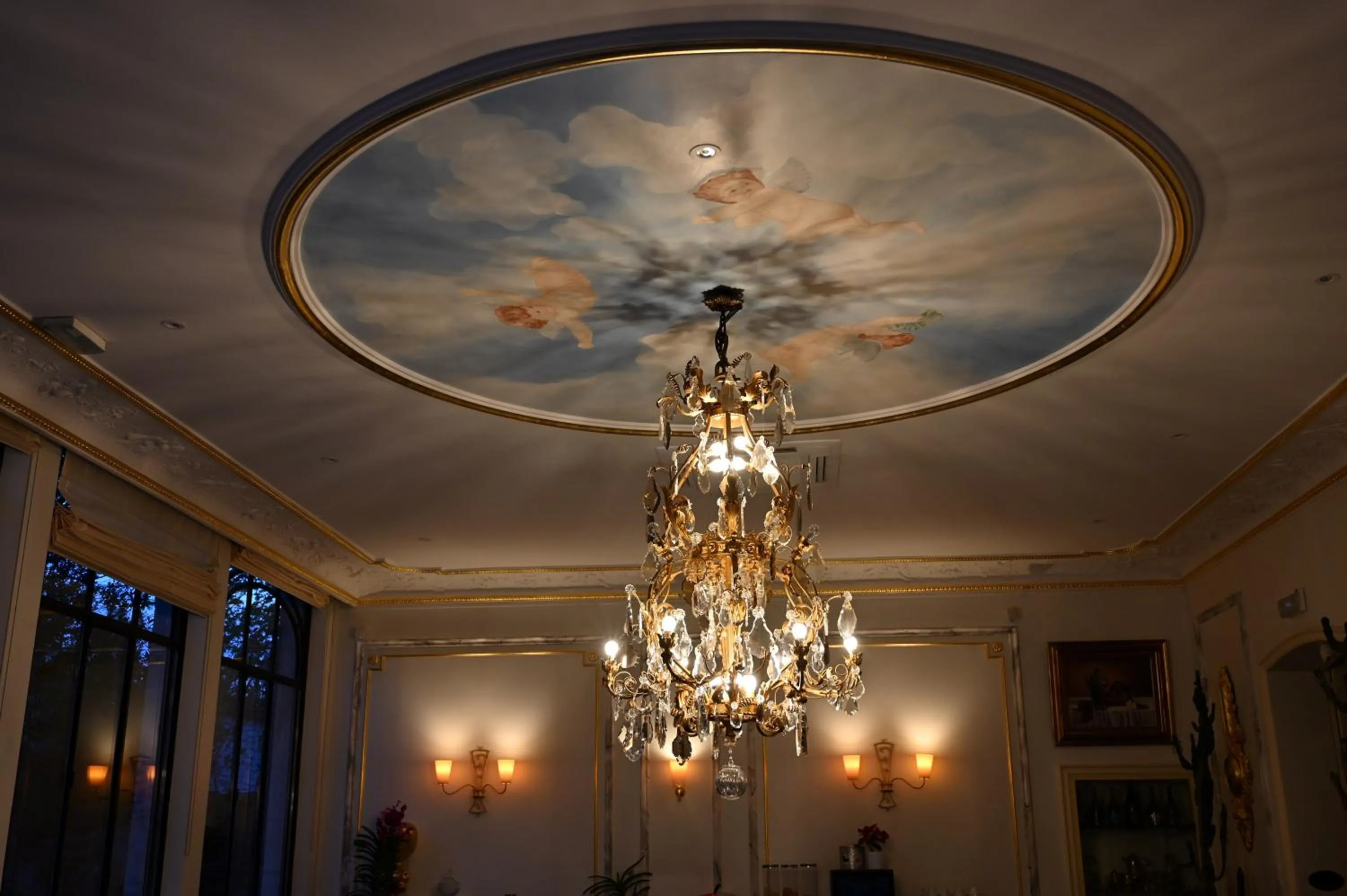 Property building in Hôtel La Villa Eugene