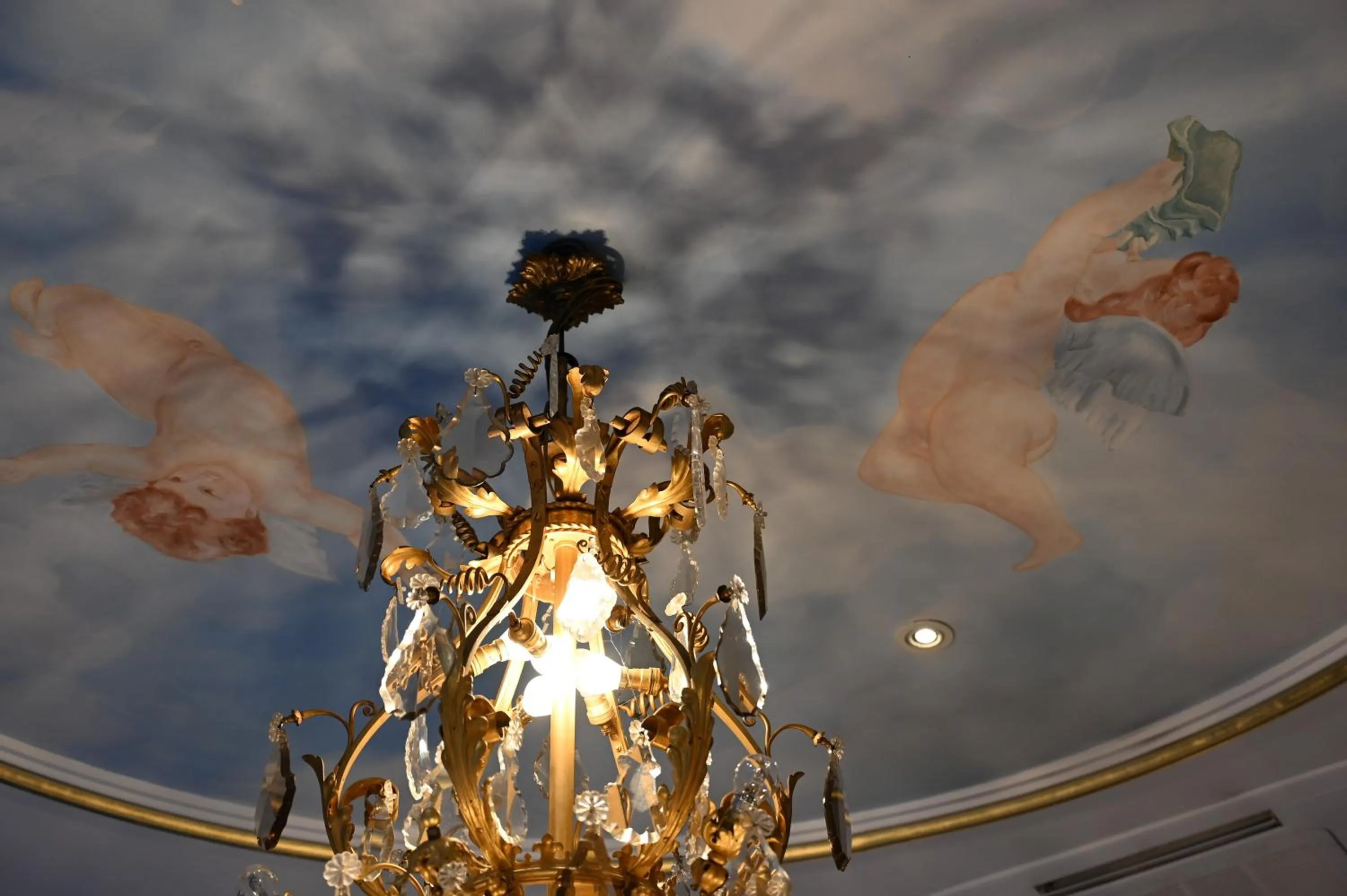 Property building in Hôtel La Villa Eugene