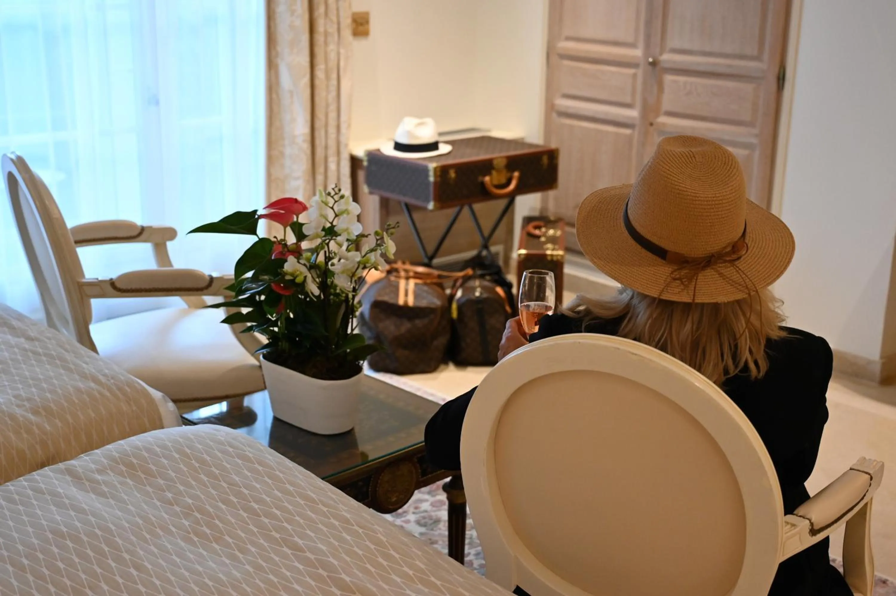 Property building in Hôtel La Villa Eugene