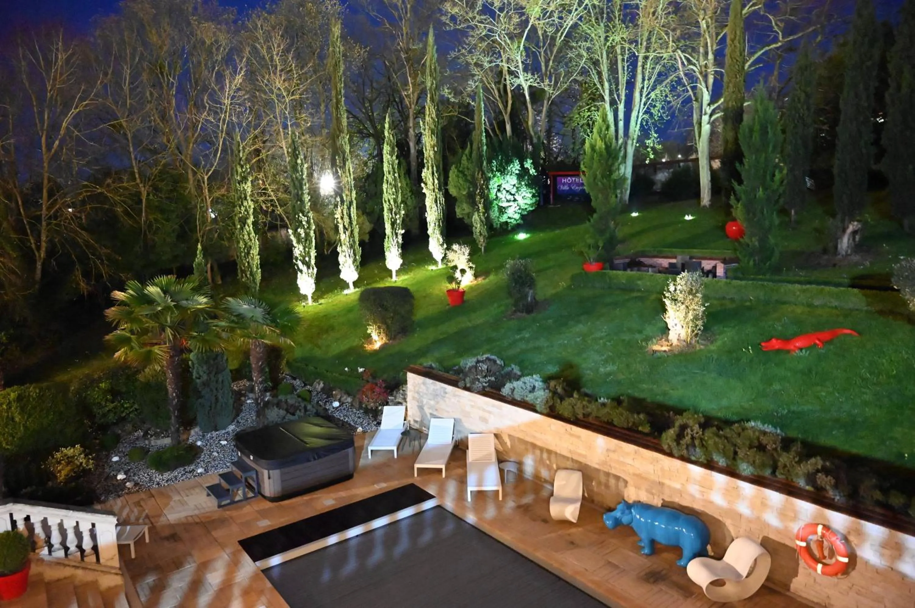 Property building in Hôtel La Villa Eugene