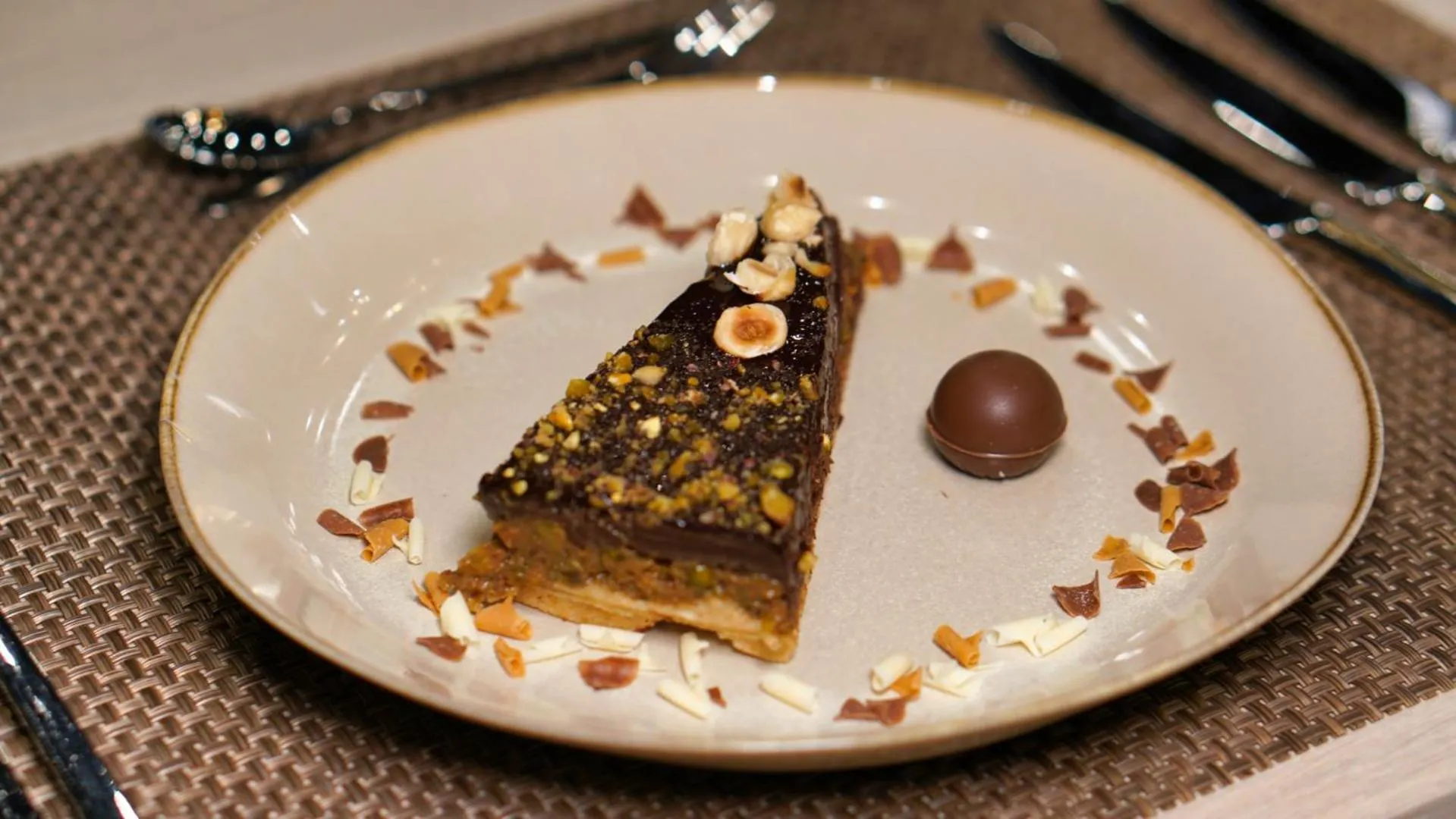 Restaurant/places to eat in DIT Majestic Beach Resort