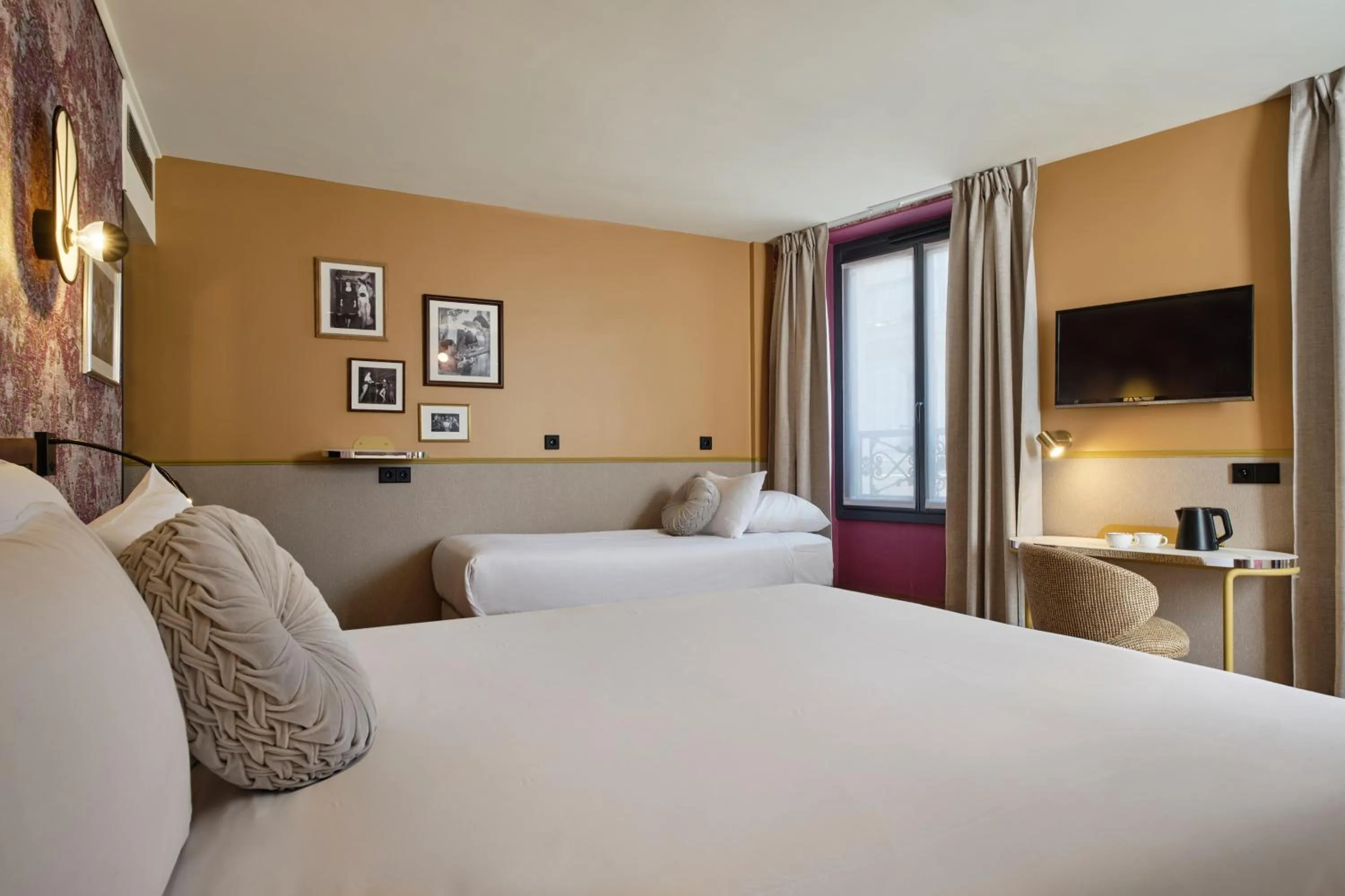 Photo of the whole room, Bed in Hôtel Joséphine by Happyculture