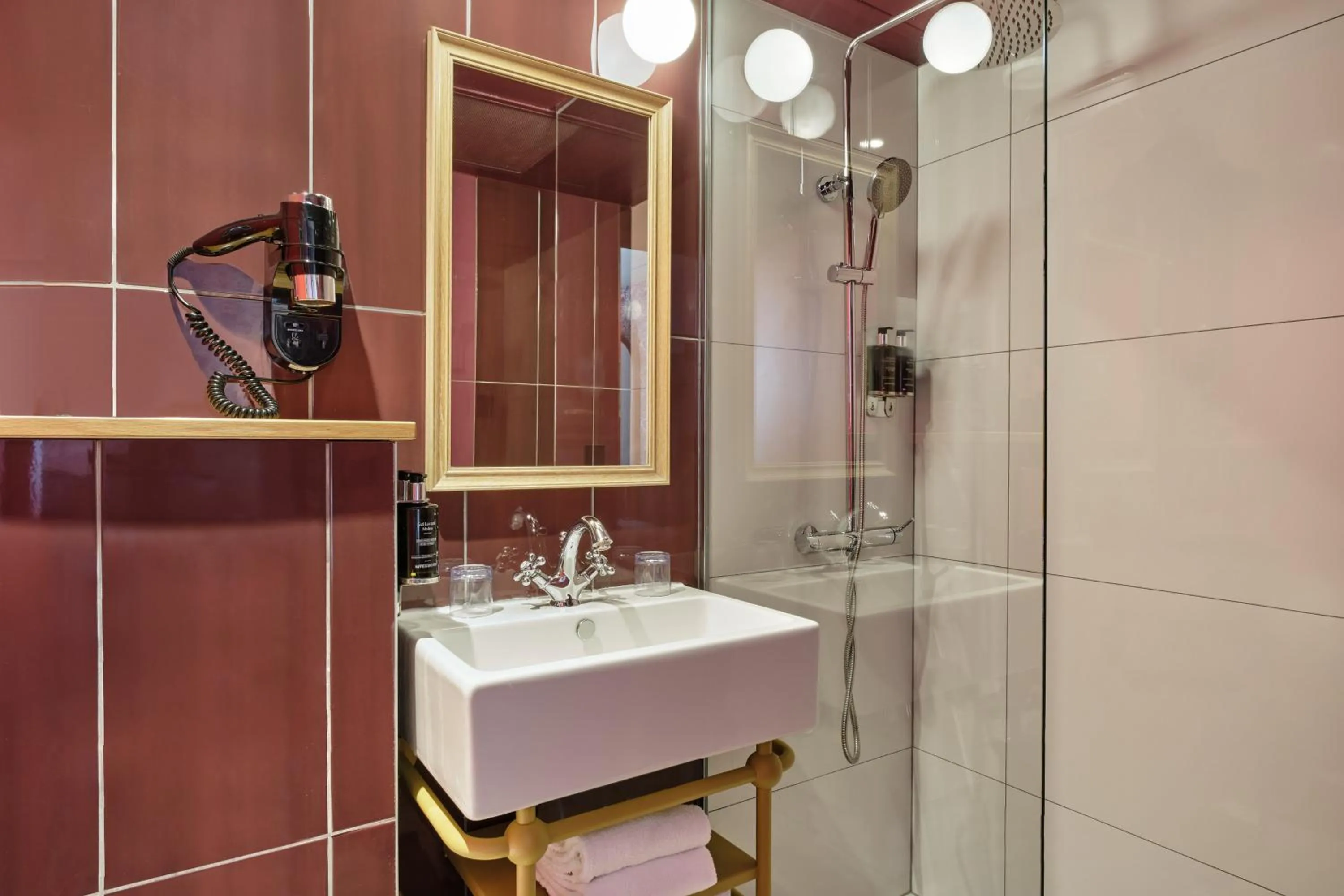 Bathroom in Hôtel Joséphine by Happyculture