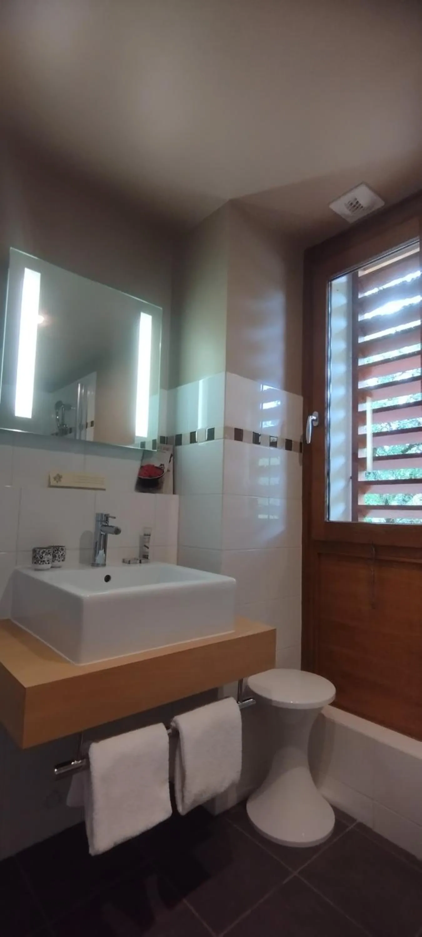 Bathroom in Hôtel Les Esclargies