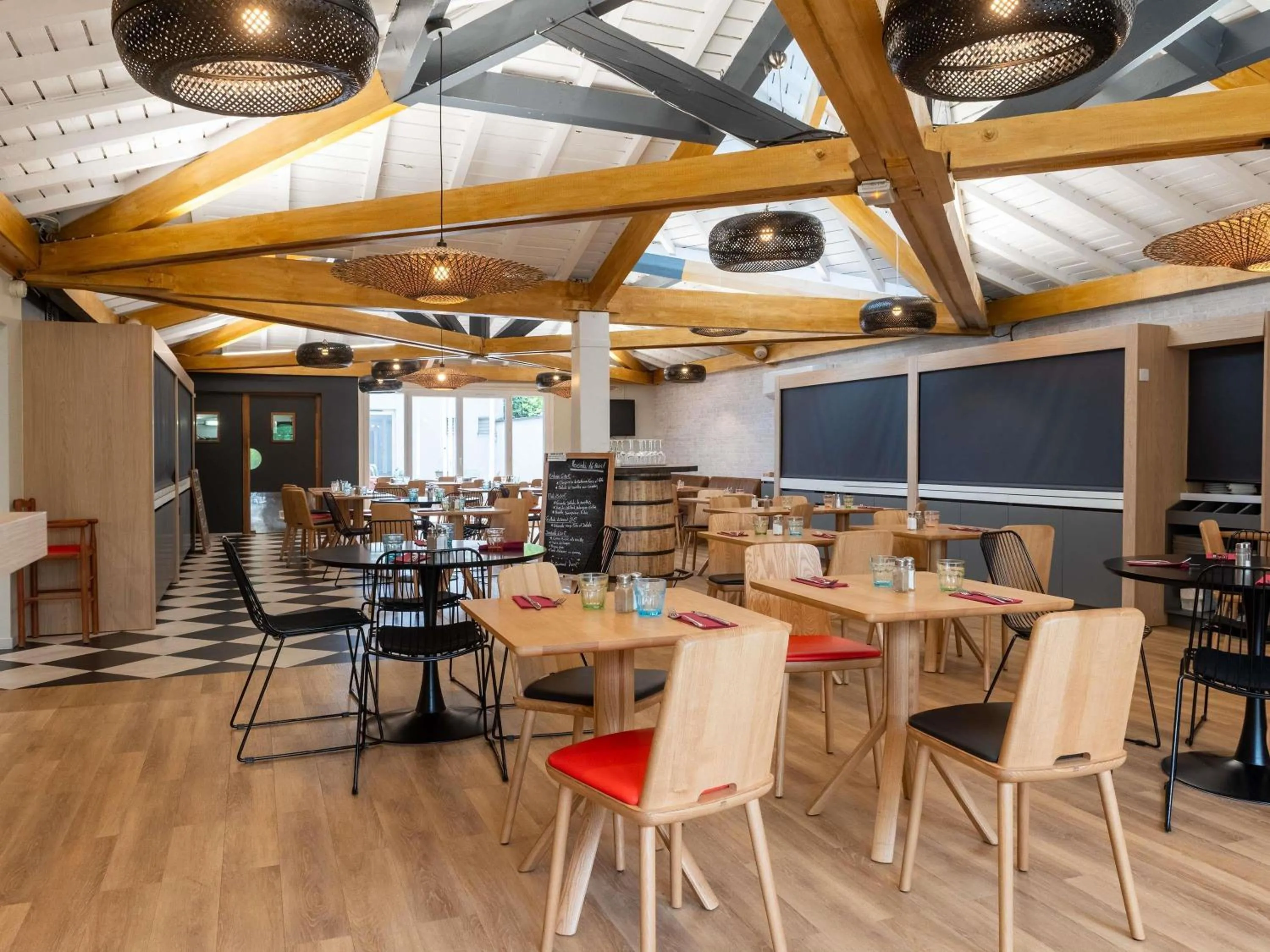 Restaurant/places to eat in ibis Lyon Est Bron