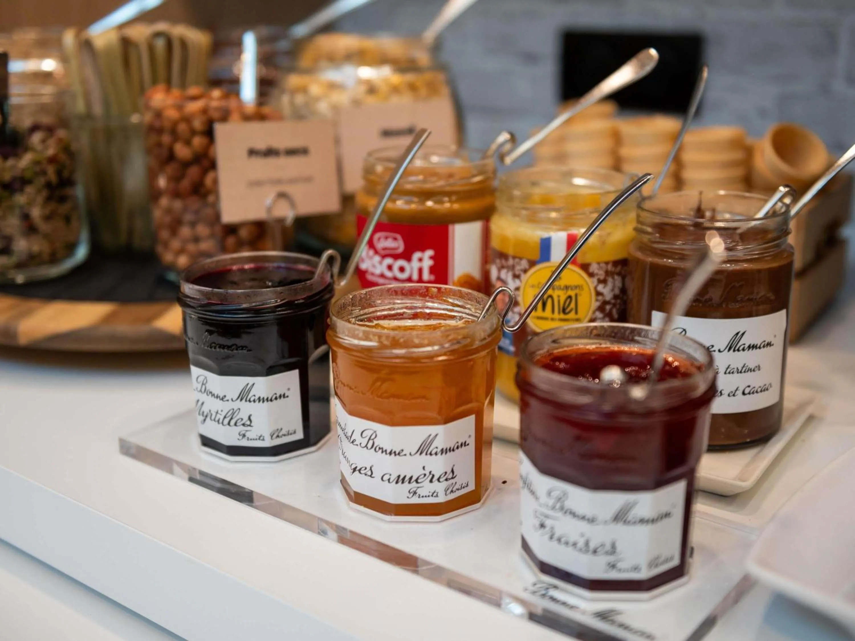 Restaurant/places to eat in ibis Lyon Est Bron