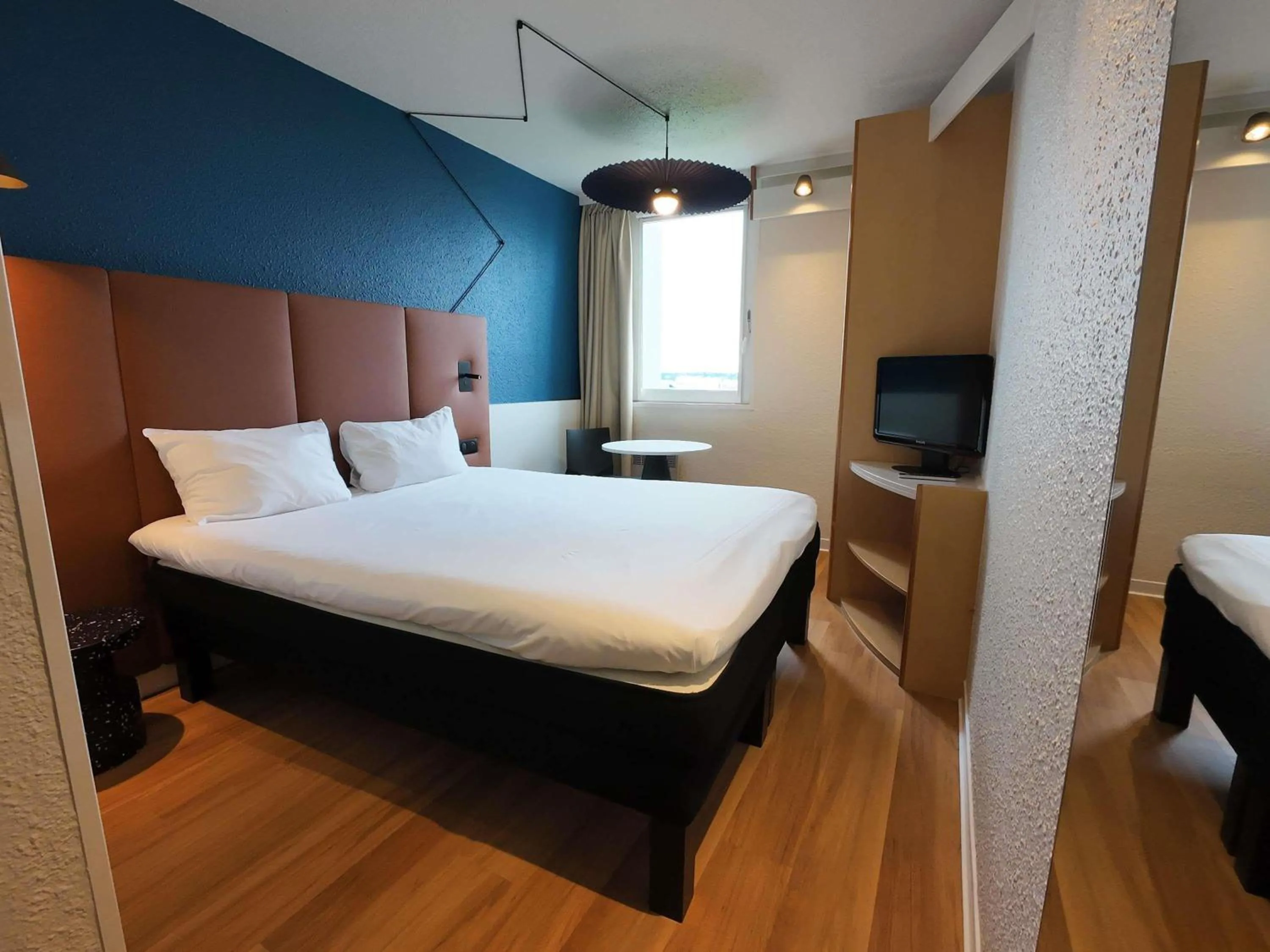 Bedroom, Bed in ibis Lyon Est Bron
