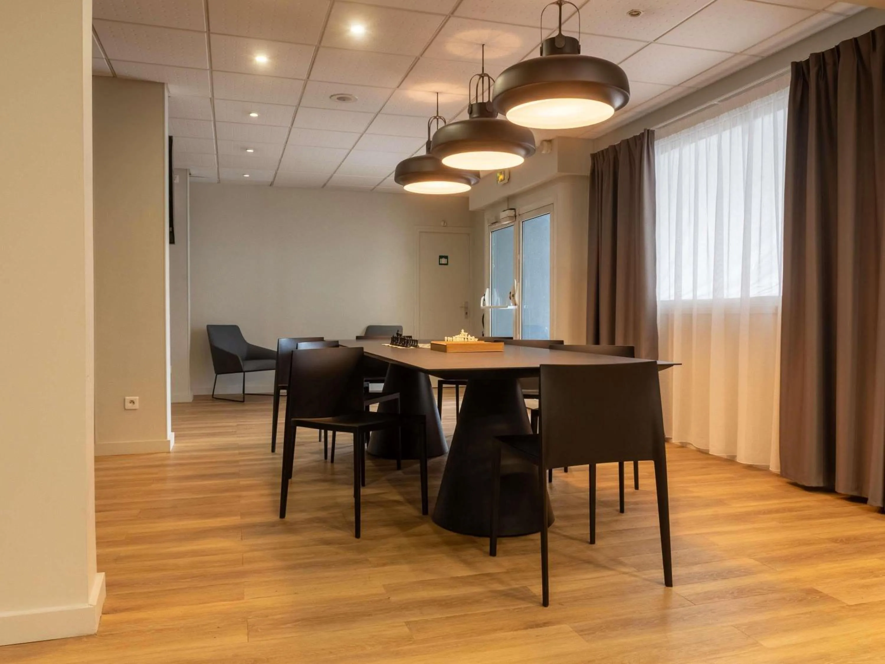 Lounge or bar in ibis Lyon Est Bron