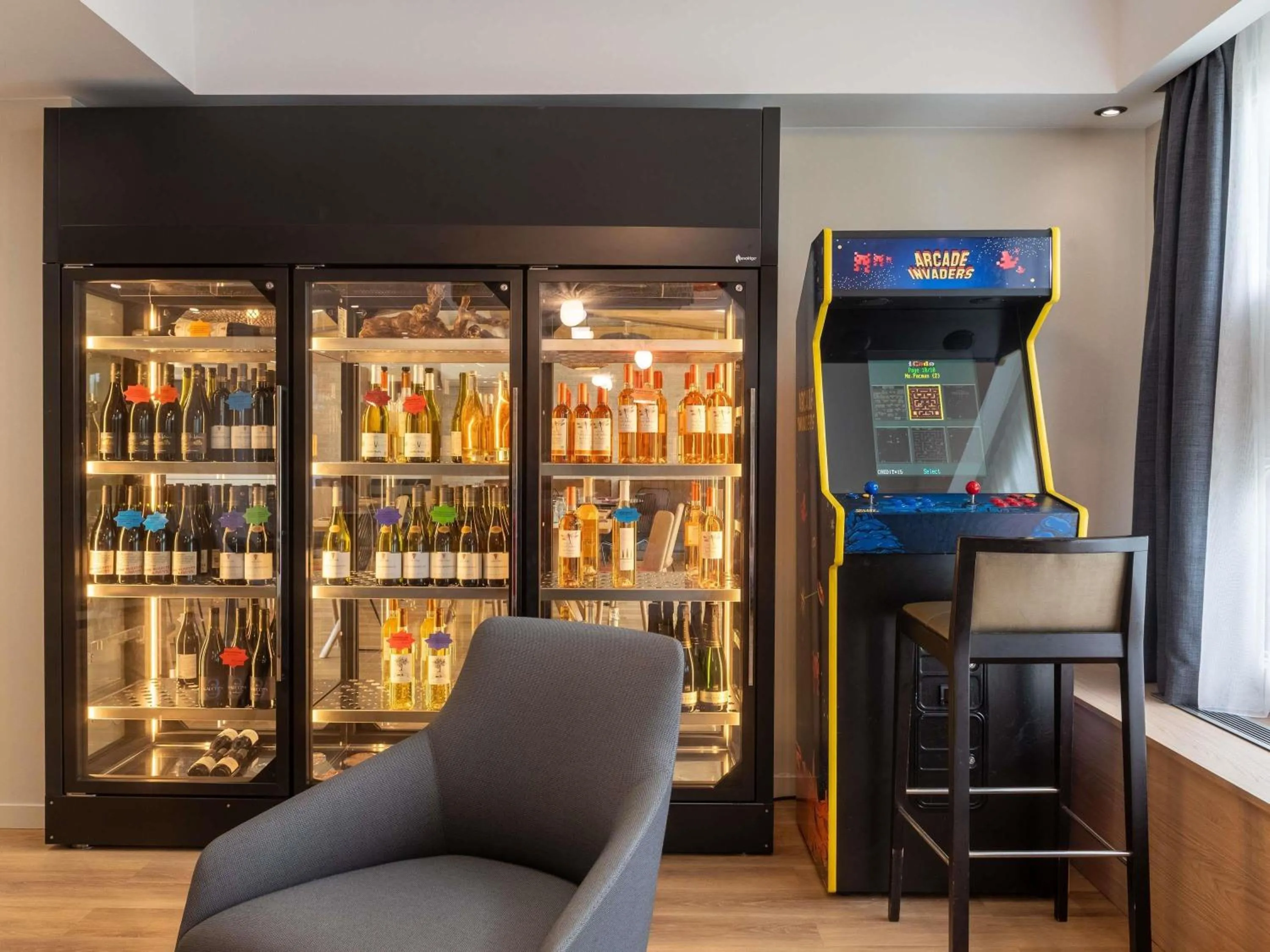 Lounge or bar in ibis Lyon Est Bron